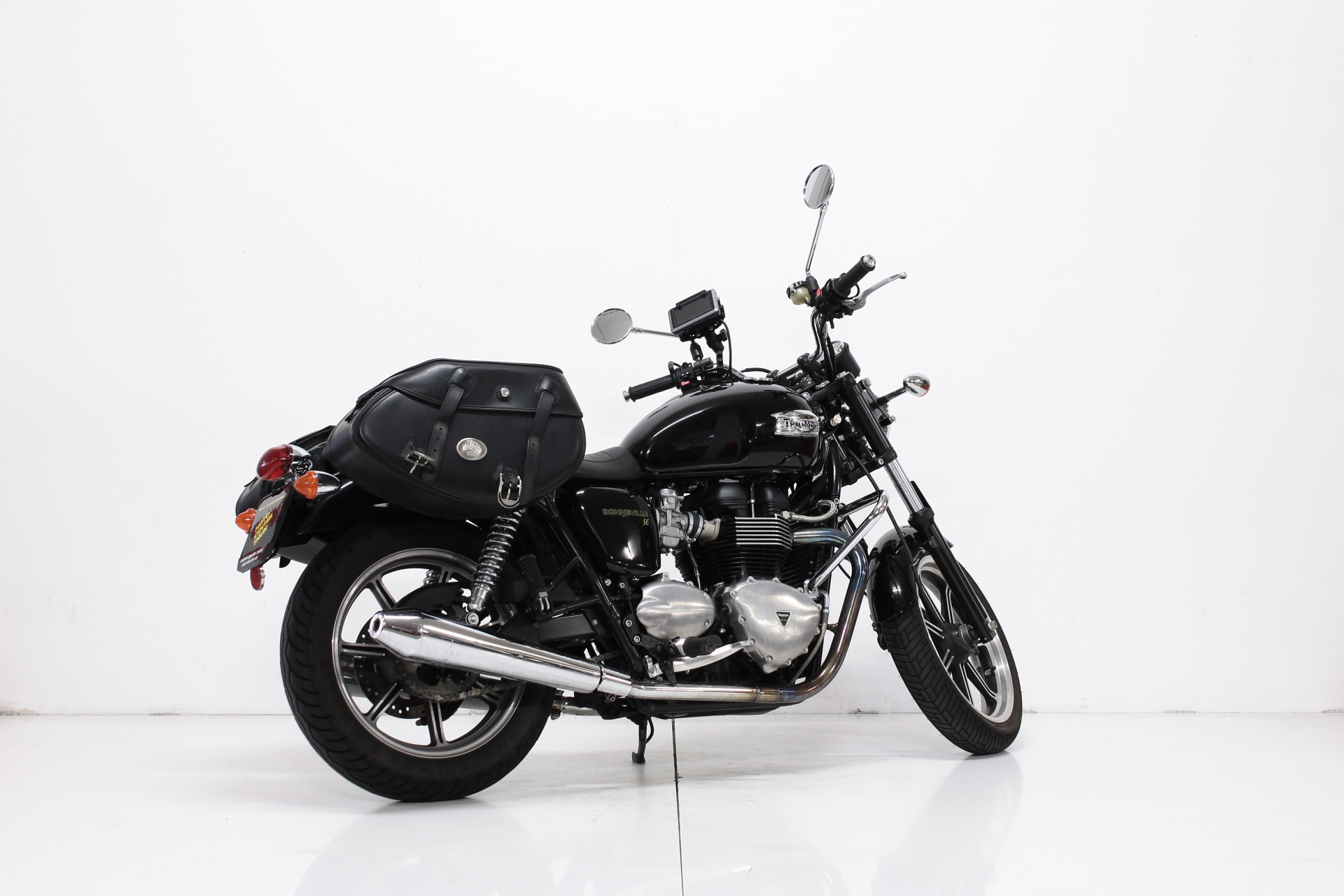 TRIUMPH Bonneville 900-image-2