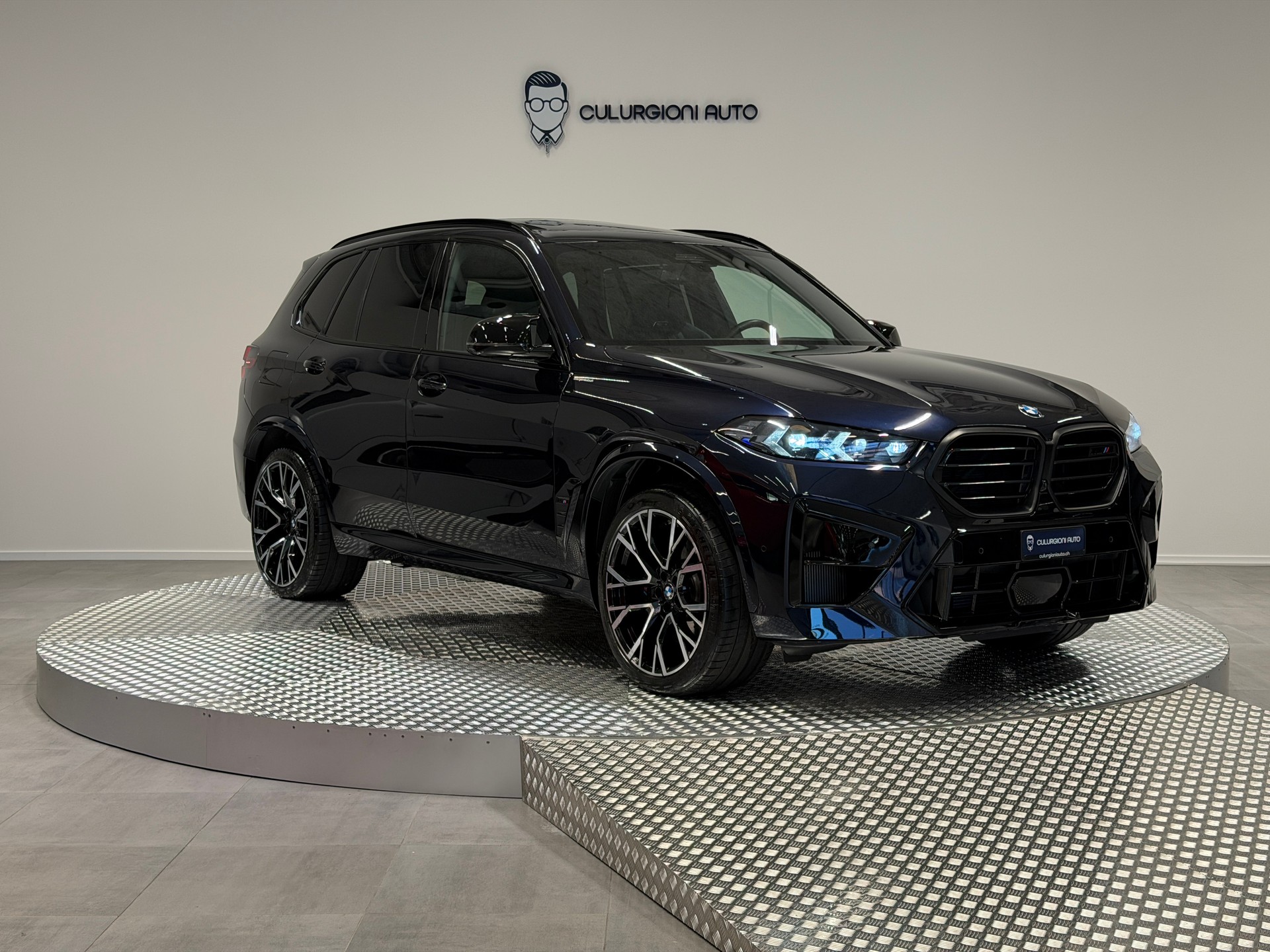 BMW Competition-showroom-element-2
