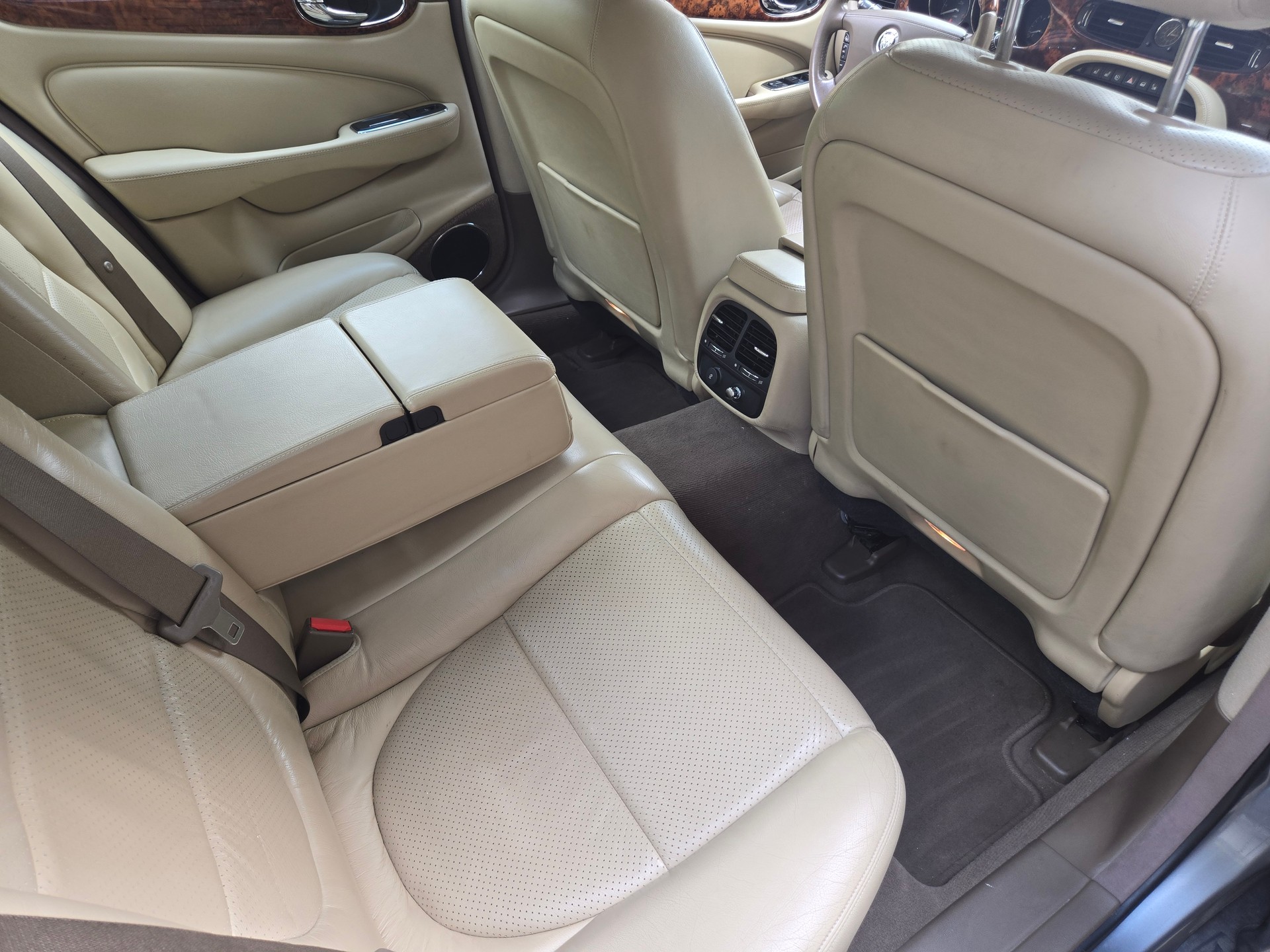 JAGUAR XJ8 3.5 V8 Executive-image-5