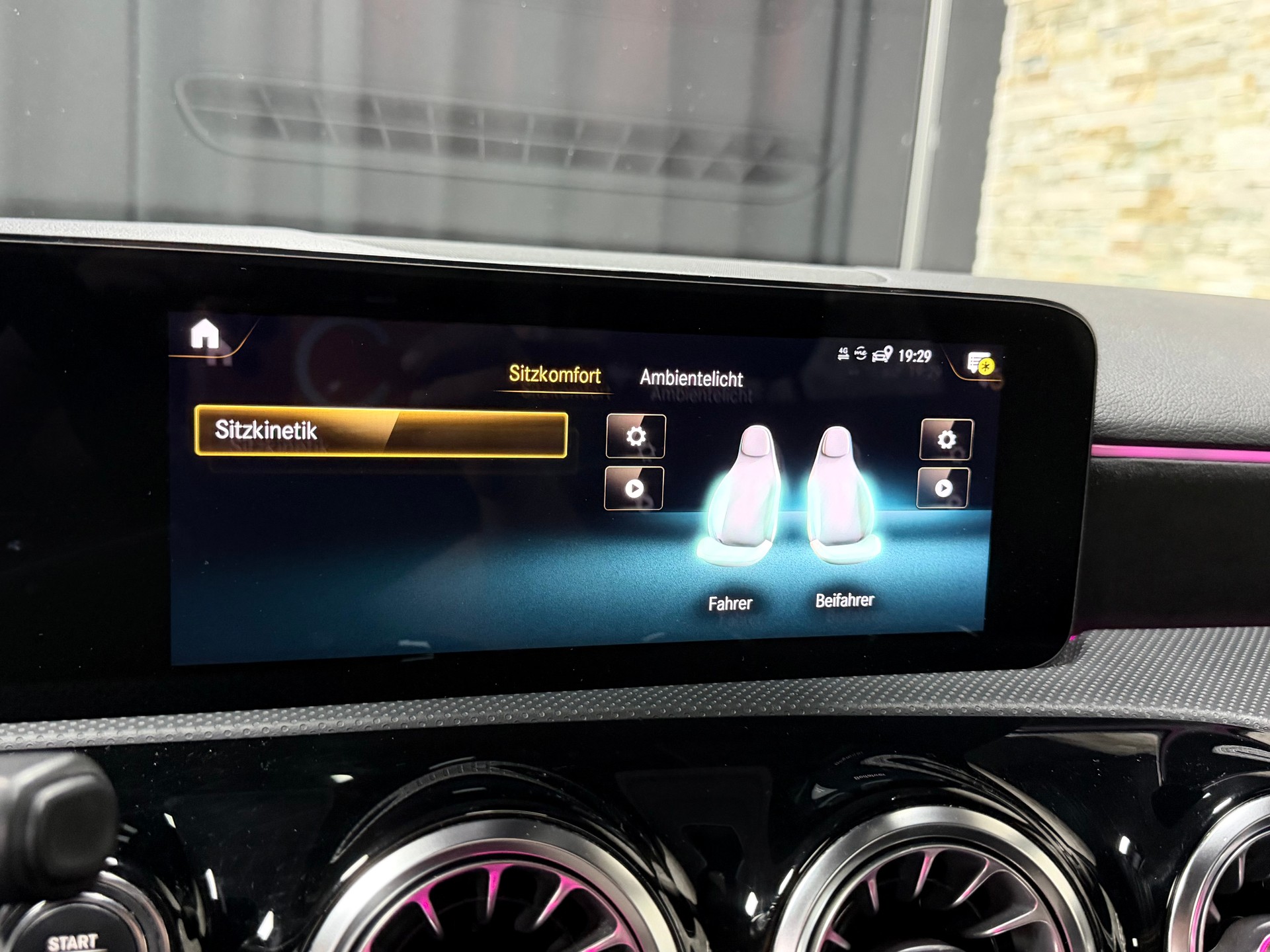 MERCEDES-BENZ A 220 AMG Line 7G-DCT 4Matic-image-15