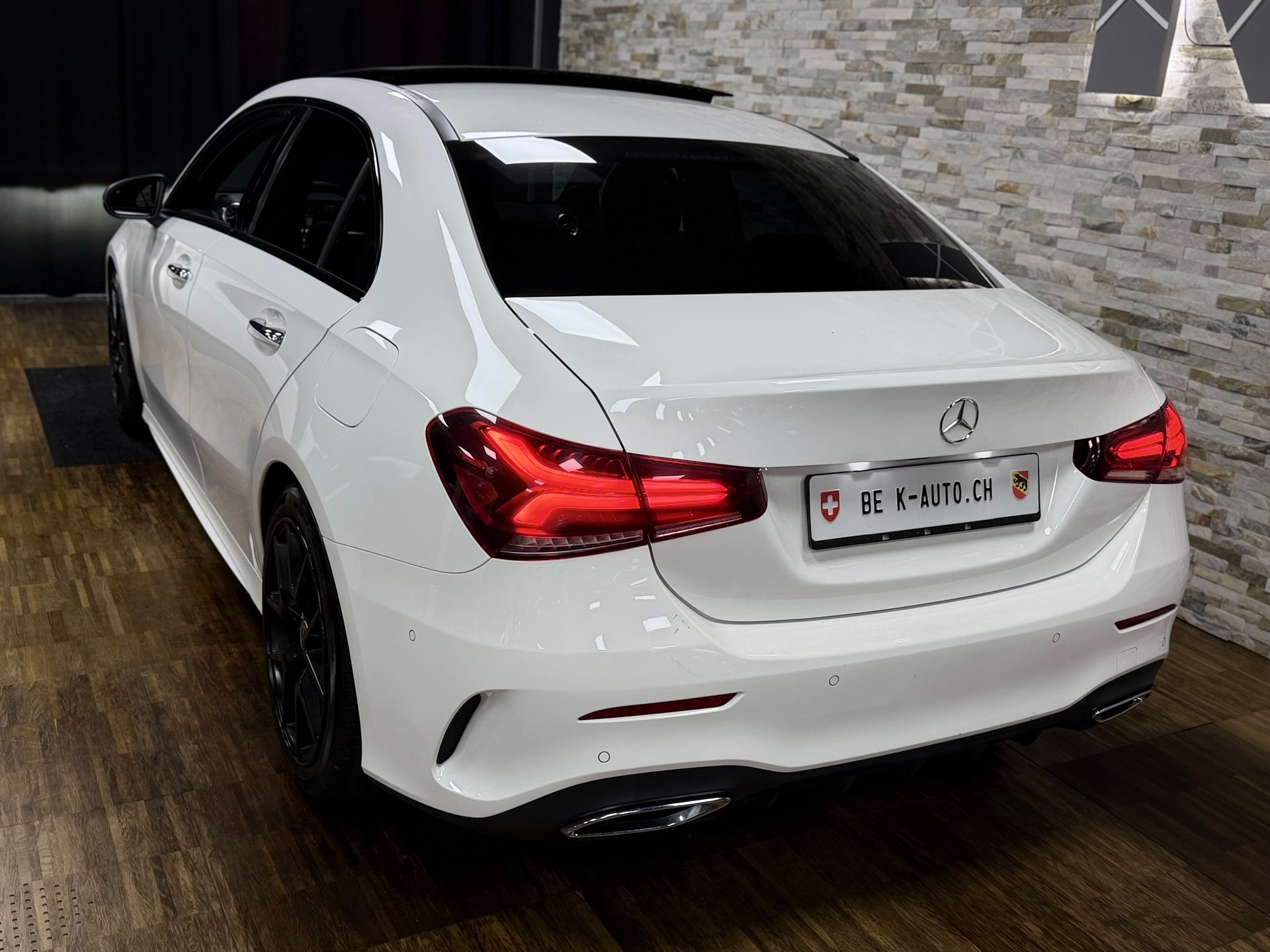 MERCEDES-BENZ A 220 AMG Line 7G-DCT 4Matic-showroom-element-2