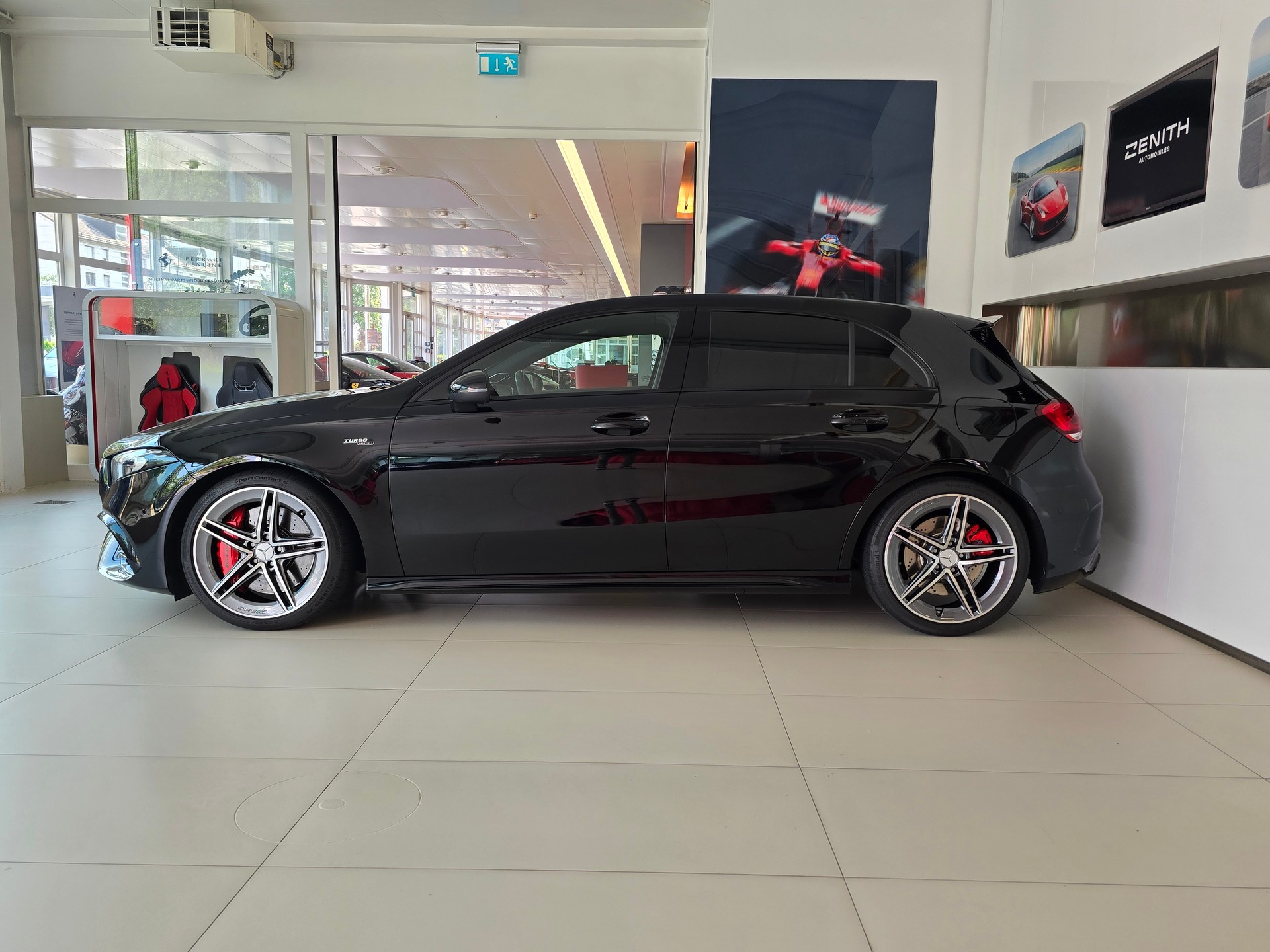 MERCEDES-BENZ A 45 S AMG 4Matic+ Speedshift-image-7