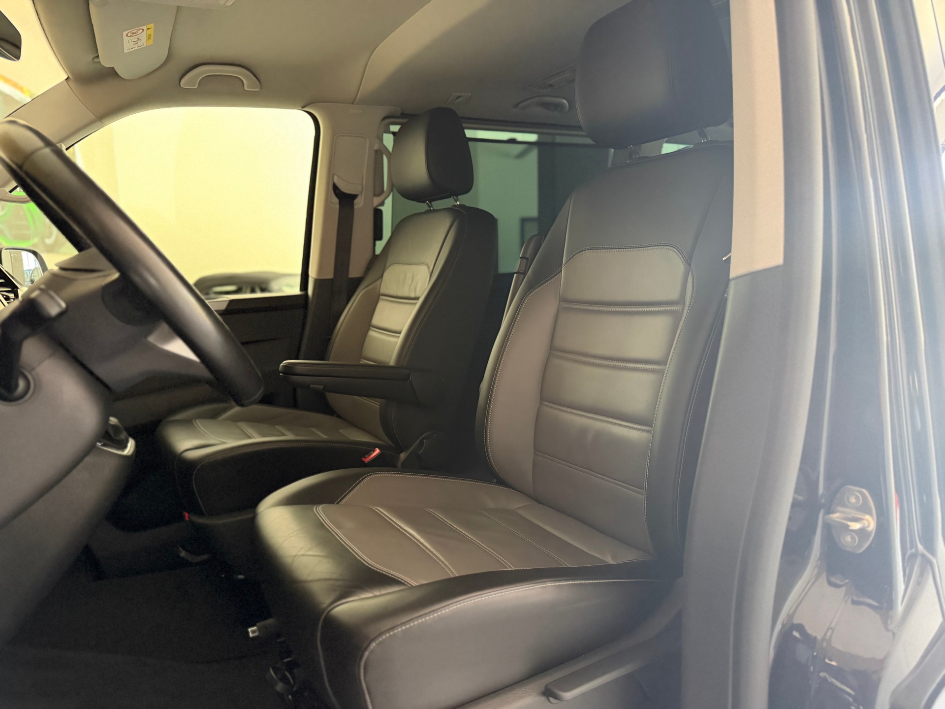 VW T6.1 Multivan 2.0 Bi-TDI Highline 4Motion DSG-image-11