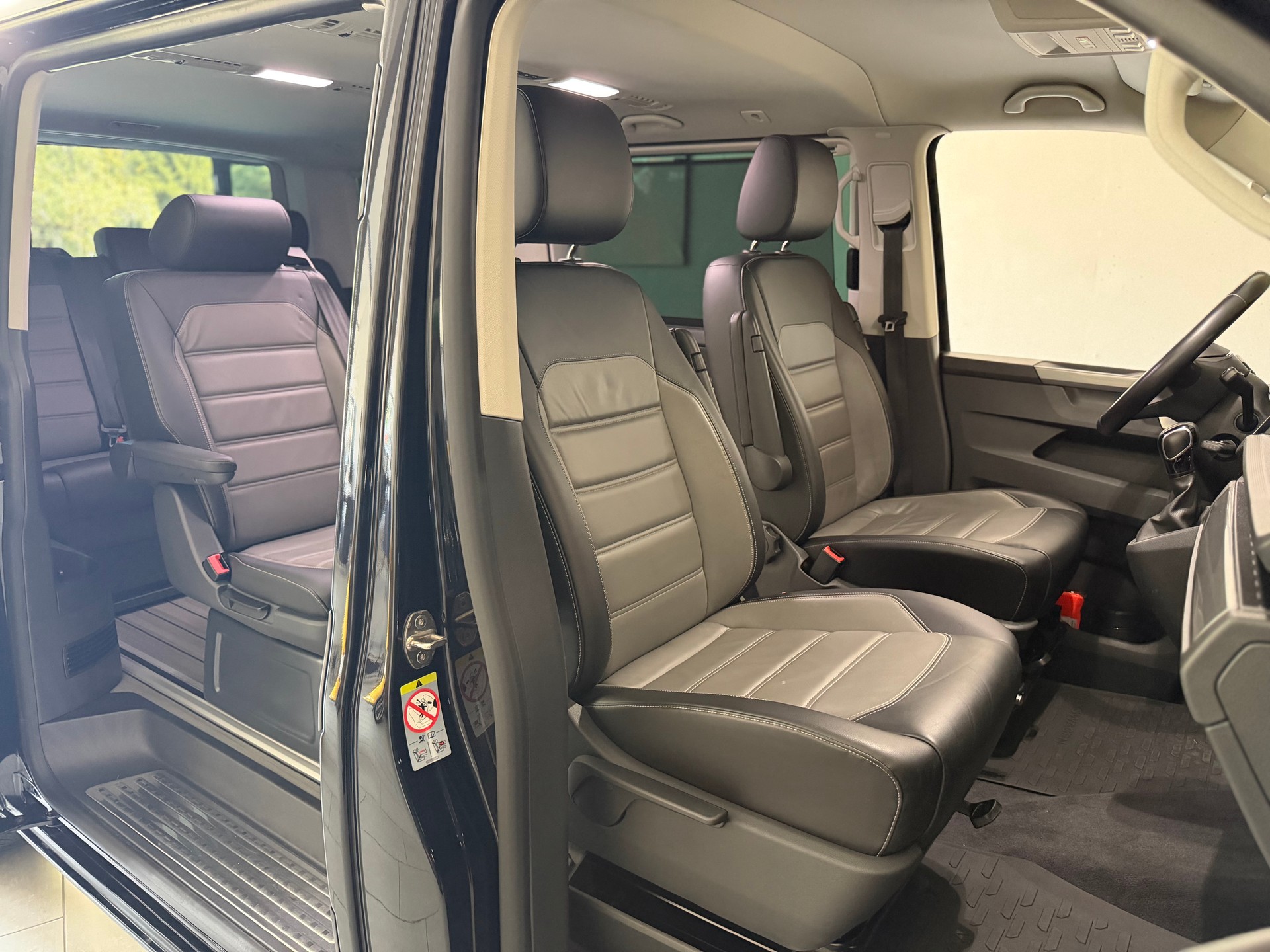 VW T6.1 Multivan 2.0 Bi-TDI Highline 4Motion DSG-image-21