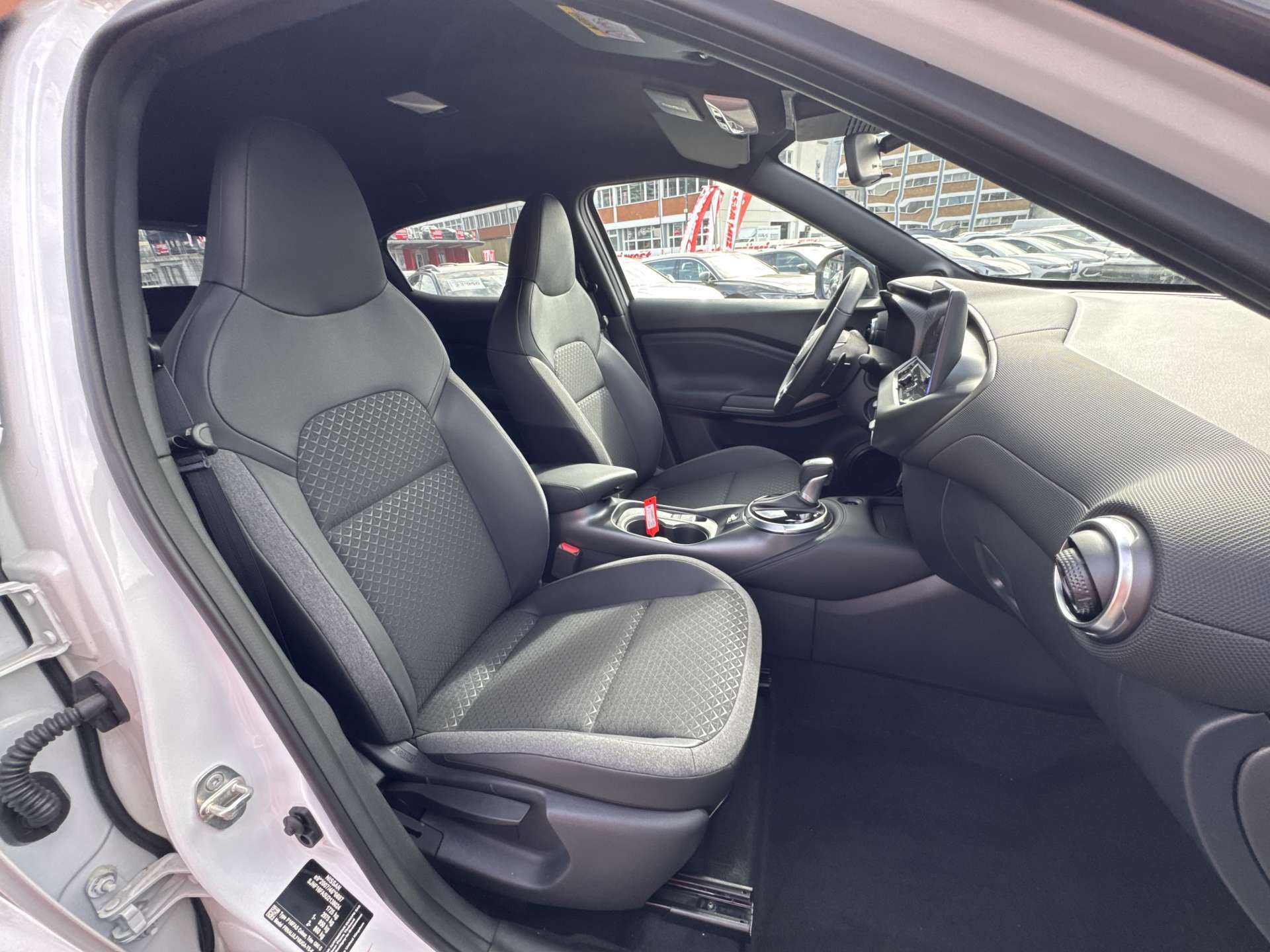 NISSAN Juke 1.0 DIG-T N-Connecta DCT-Automat-image-12