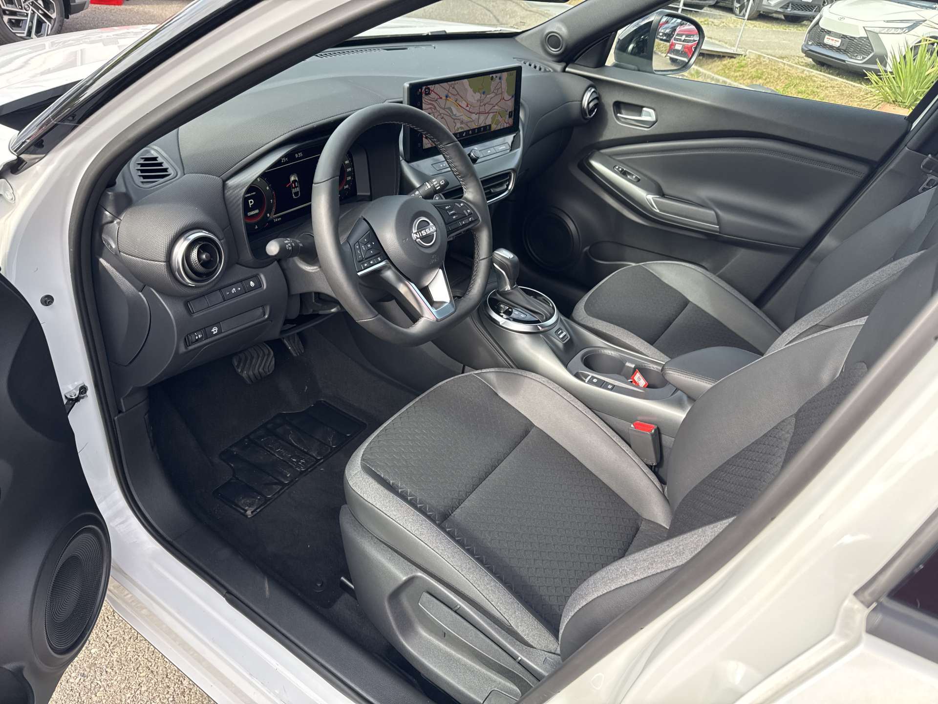 NISSAN Juke 1.0 DIG-T N-Connecta DCT-Automat-image-5