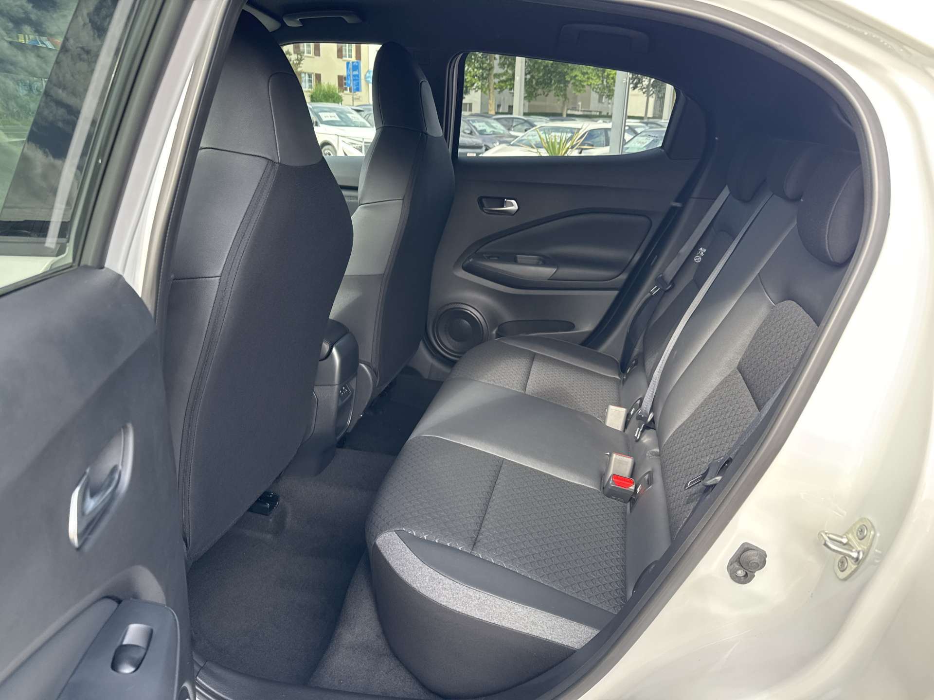 NISSAN Juke 1.0 DIG-T N-Connecta DCT-Automat-image-6