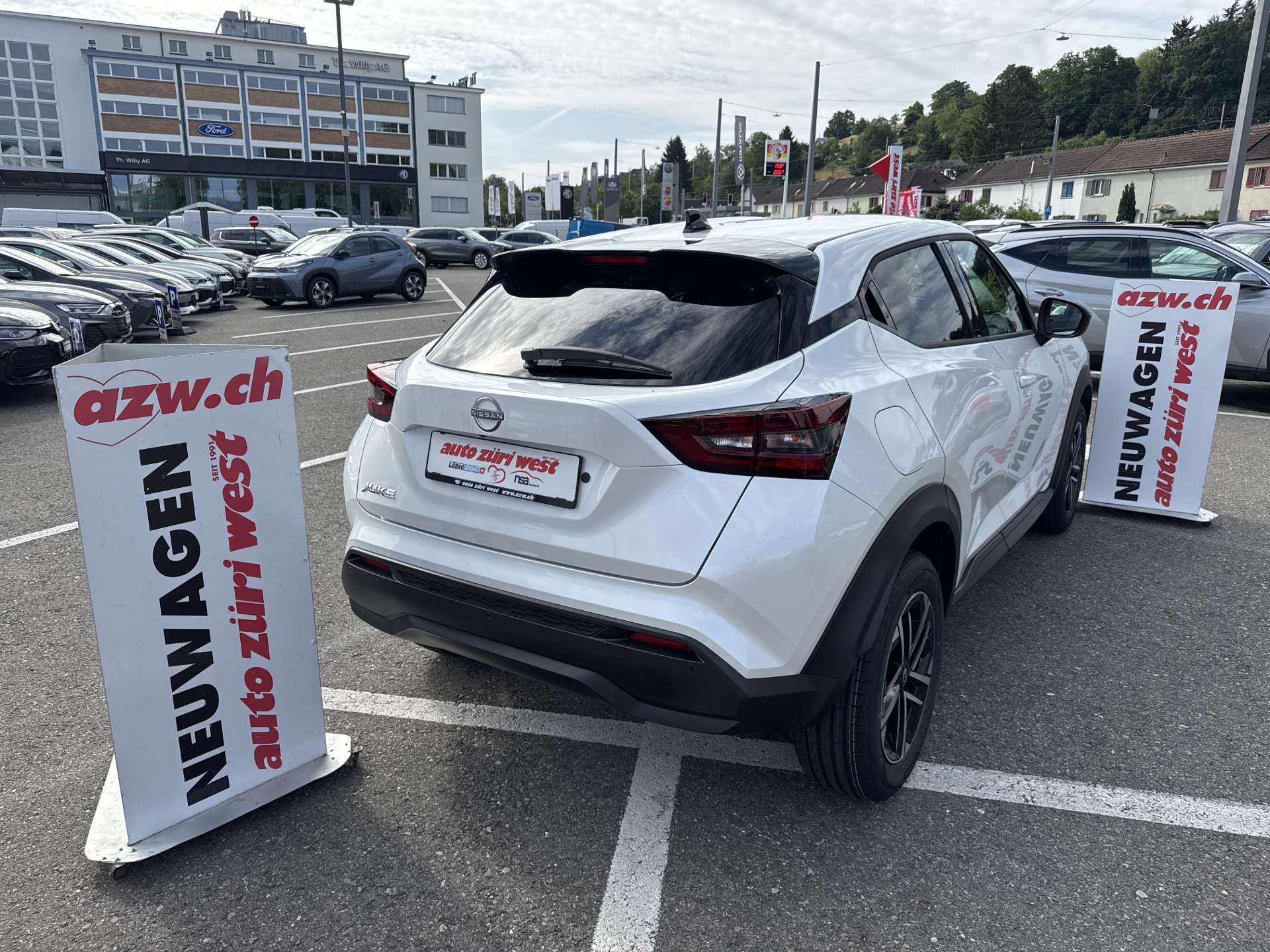 NISSAN Juke 1.0 DIG-T N-Connecta DCT-Automat-showroom-element-2