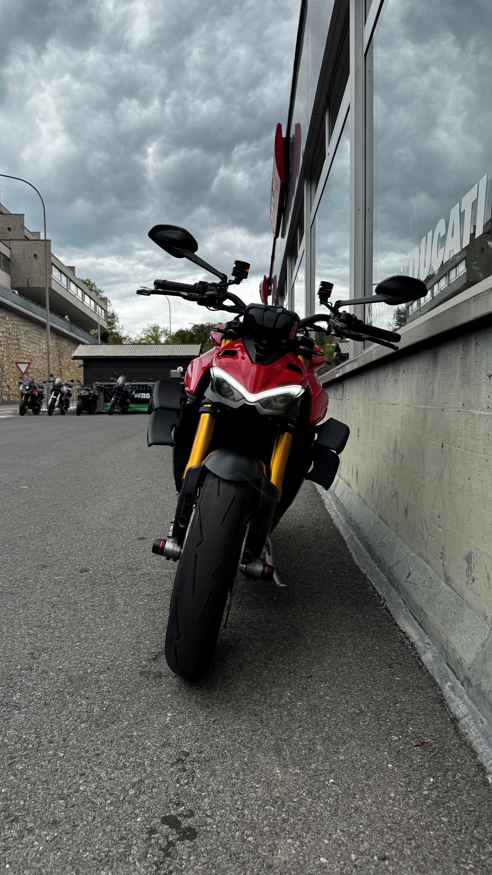 DUCATI Streetfighter V4 S-image-2