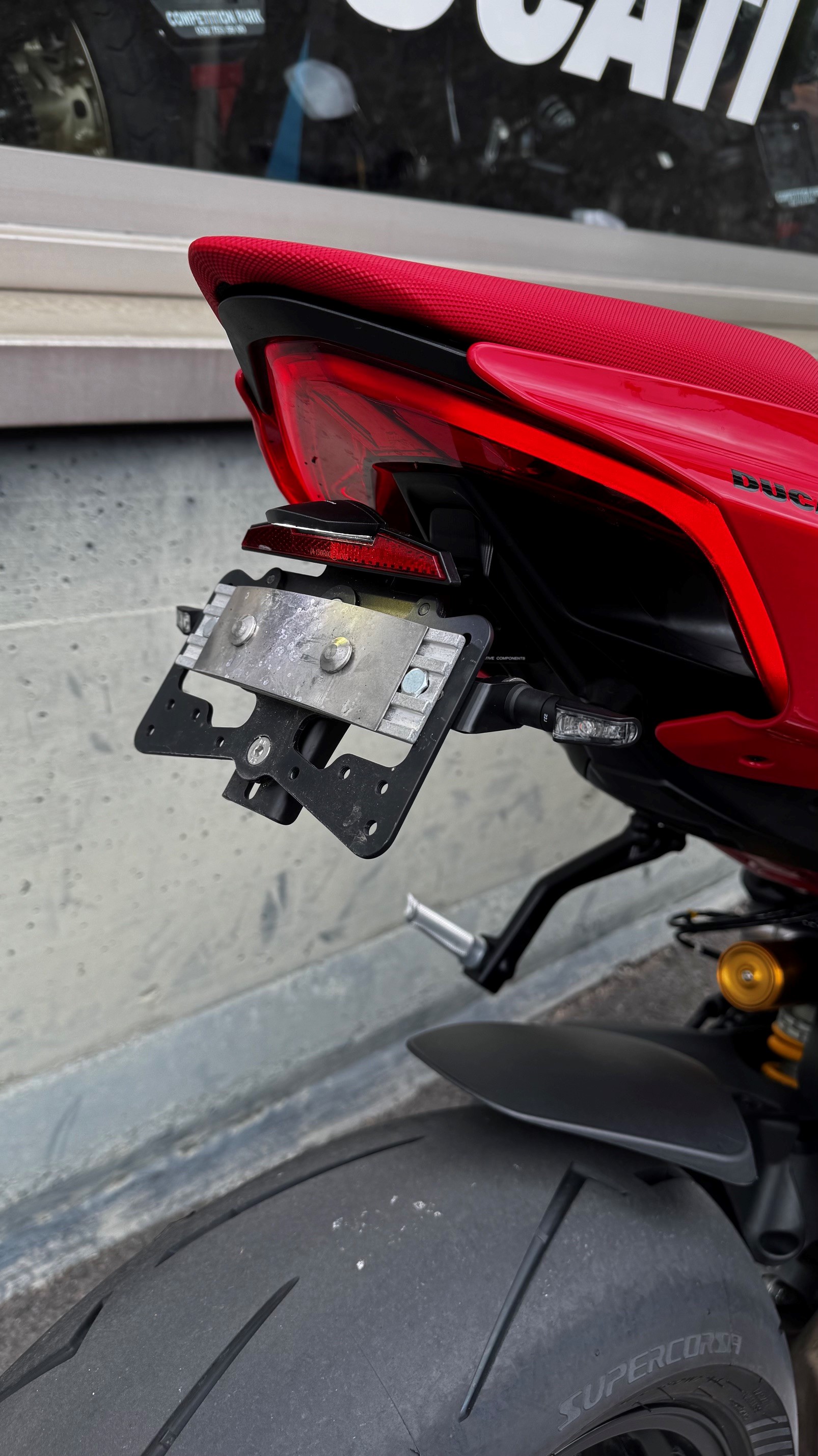 DUCATI Streetfighter V4 S-image-10