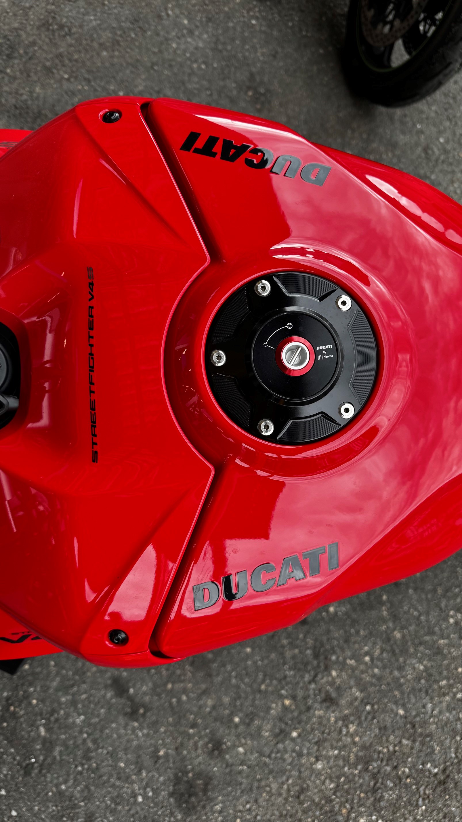DUCATI Streetfighter V4 S-image-8