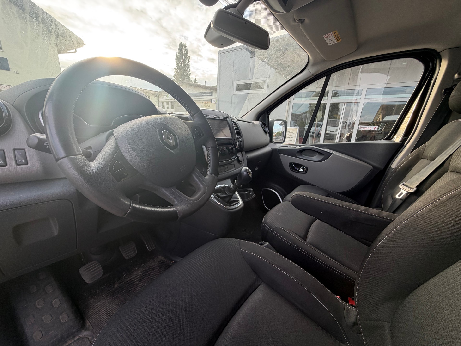 RENAULT Trafic ENERGY dCi 145 Grand Passenger Dynamique-image-7
