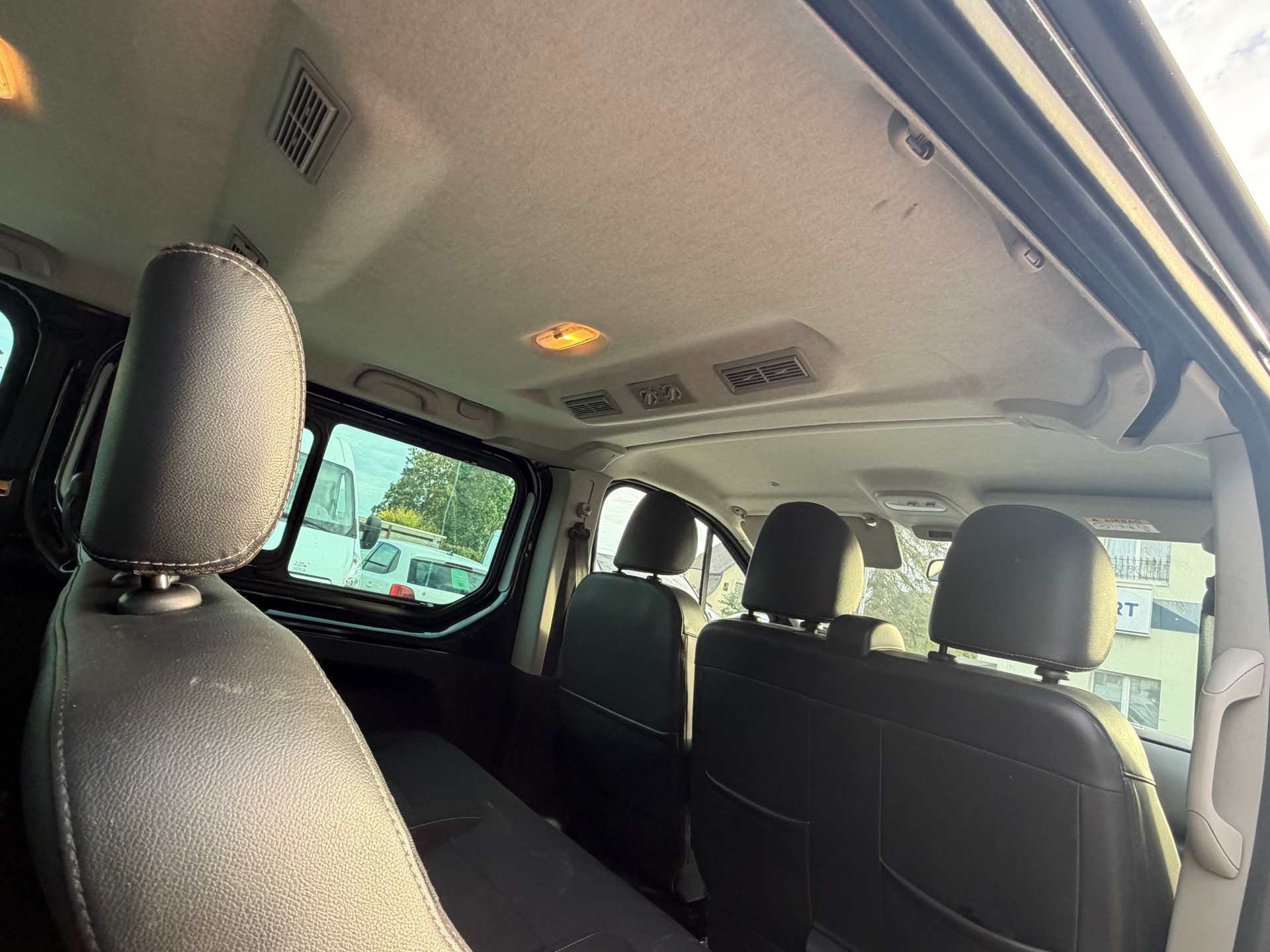 RENAULT Trafic ENERGY dCi 145 Grand Passenger Dynamique-image-9