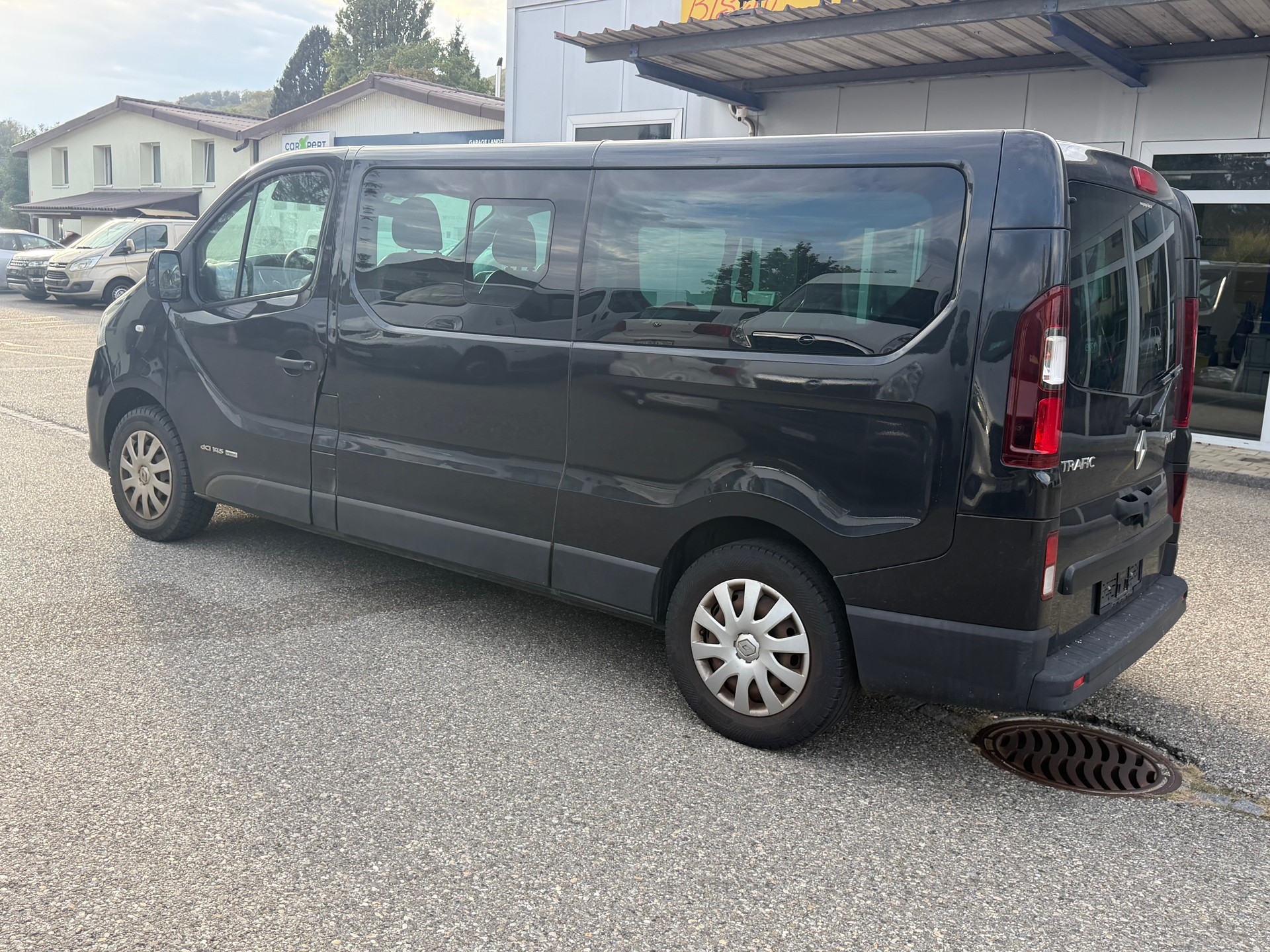 RENAULT Trafic ENERGY dCi 145 Grand Passenger Dynamique-image-4