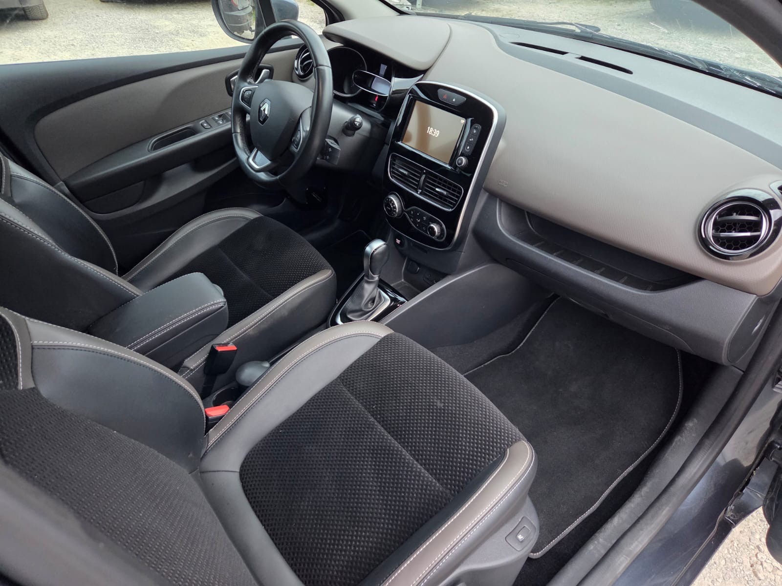 RENAULT Clio 1.2 16V T Swiss Edition EDC-image-11