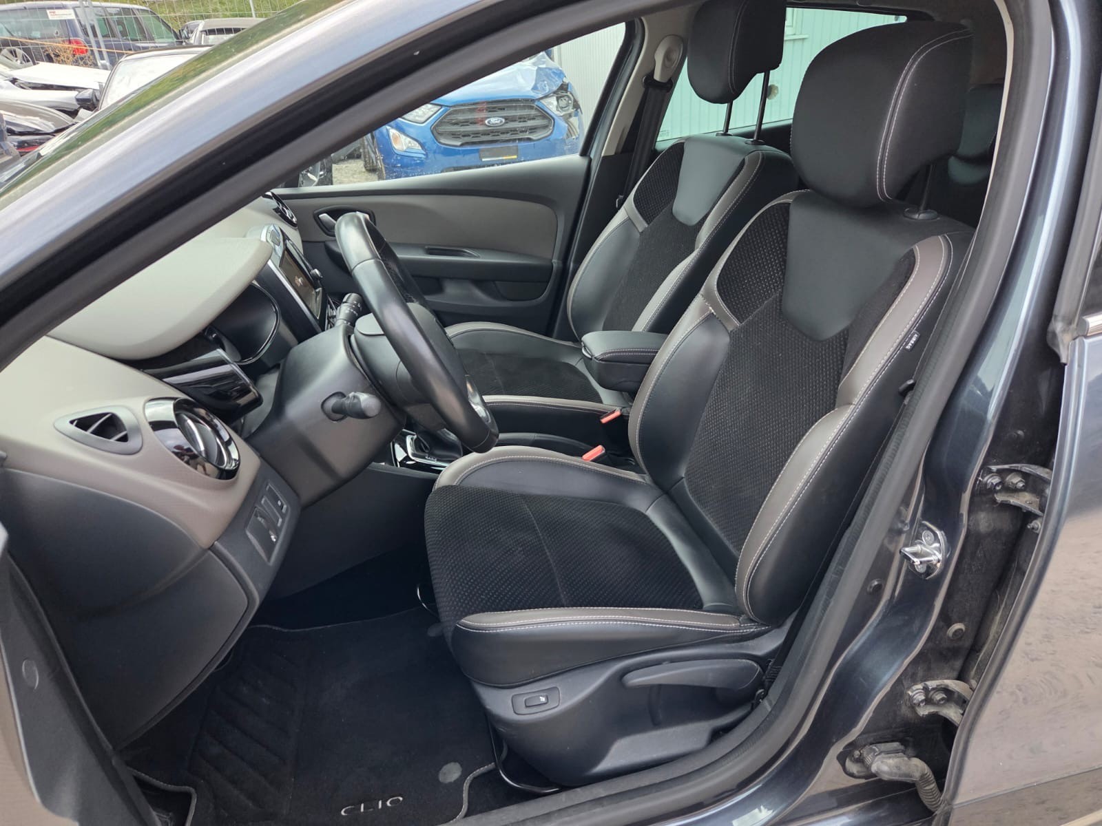 RENAULT Clio 1.2 16V T Swiss Edition EDC-image-9