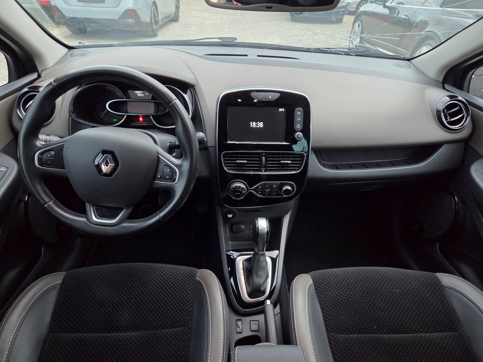 RENAULT Clio 1.2 16V T Swiss Edition EDC-image-10