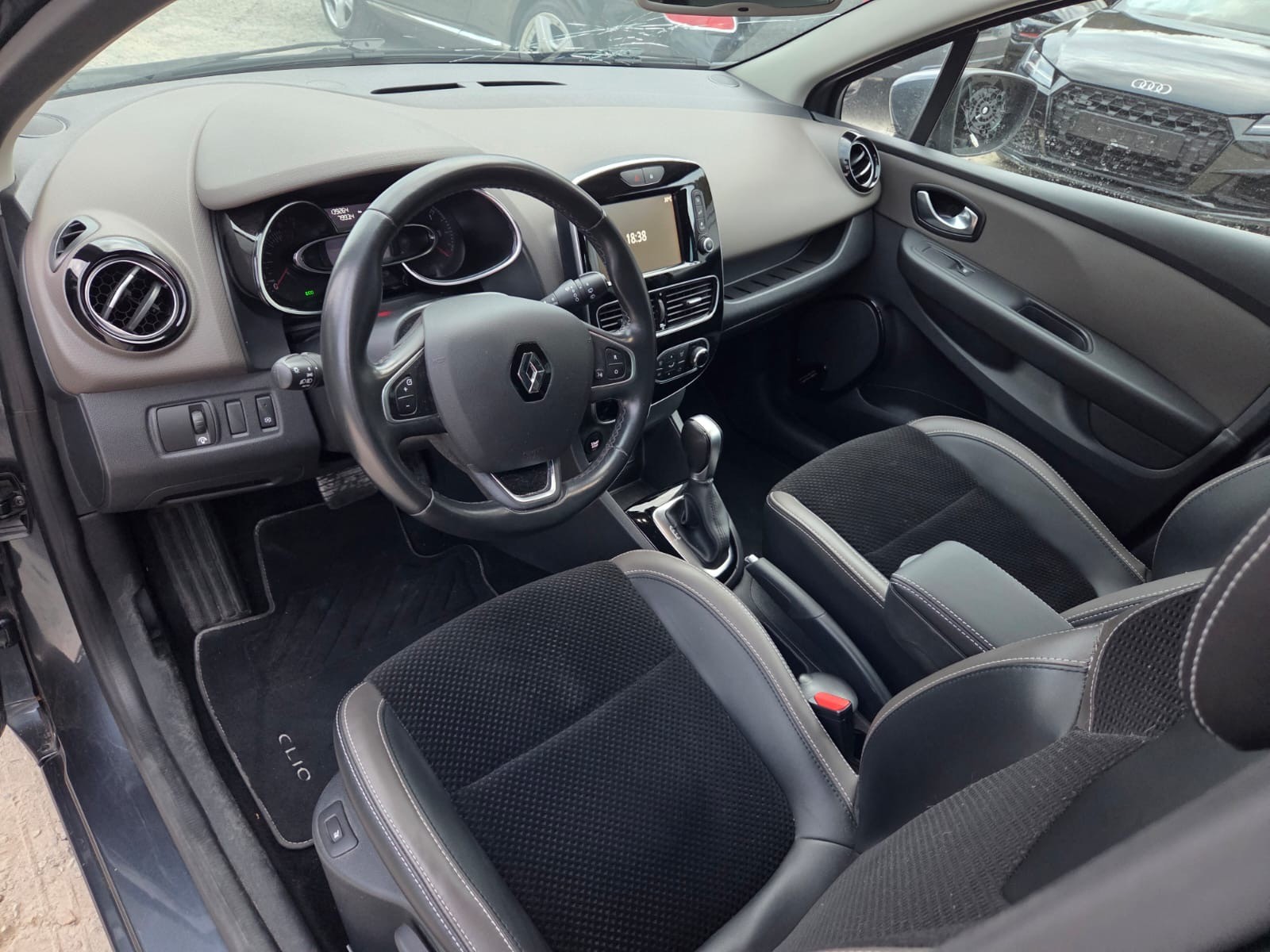 RENAULT Clio 1.2 16V T Swiss Edition EDC-image-8