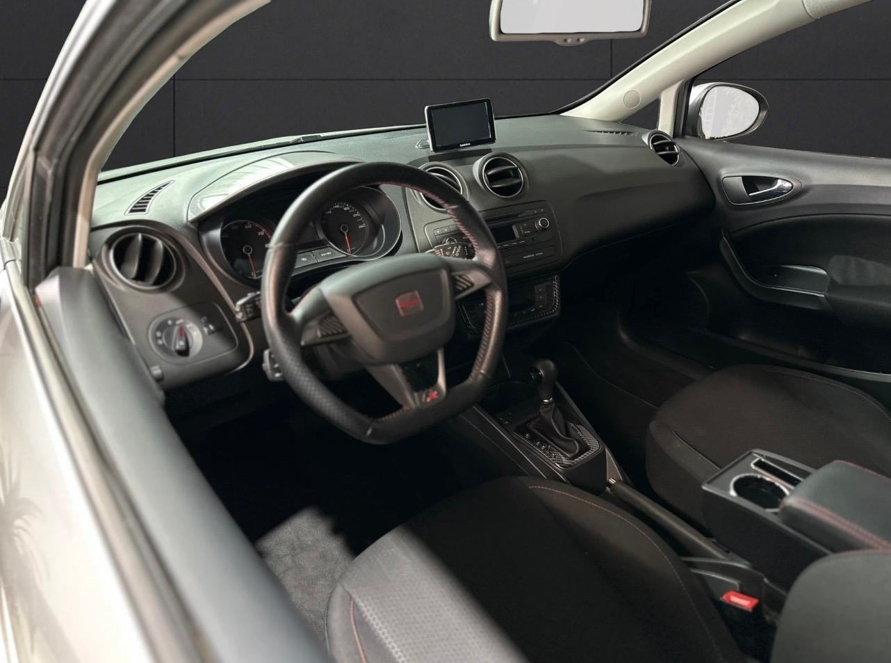 SEAT Ibiza SC 1.2 TSI FR DSG Automatikgetriebe-image-6