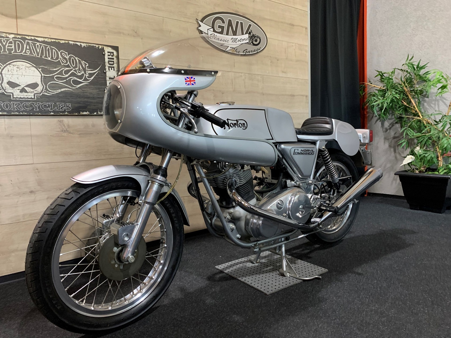 NORTON Commando 850 Dunstall Production