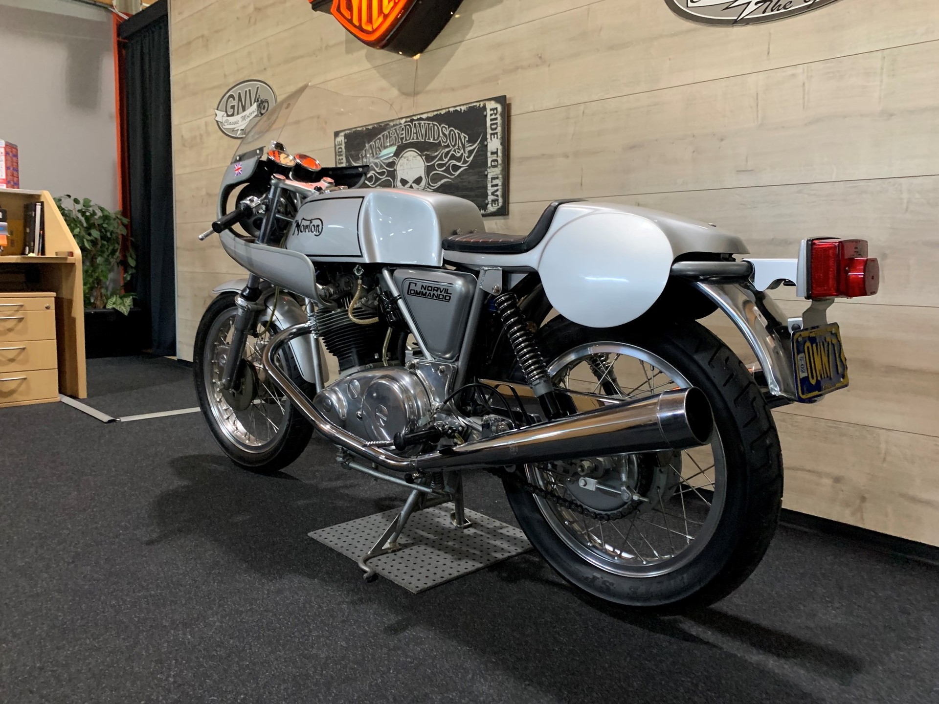 NORTON Commando 850 Dunstall Production-showroom-element-1