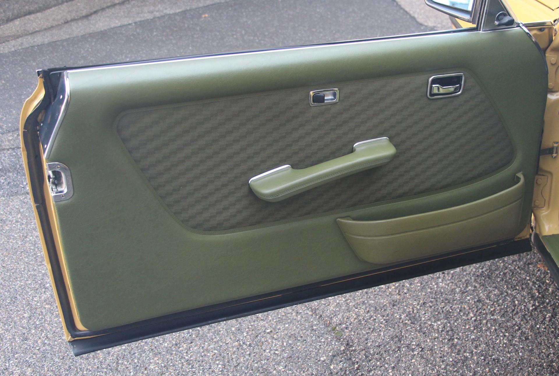 MERCEDES-BENZ 230 C-image-13