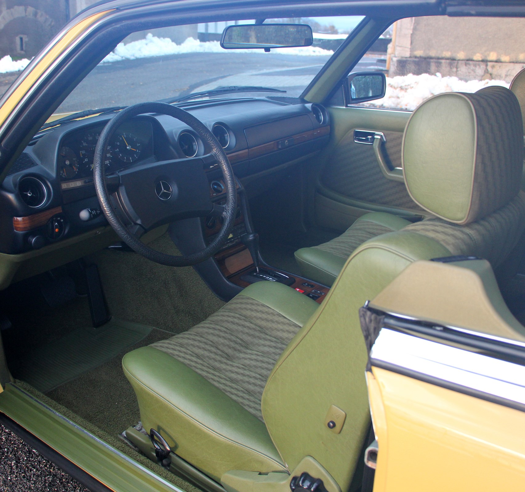MERCEDES-BENZ 230 C-image-6