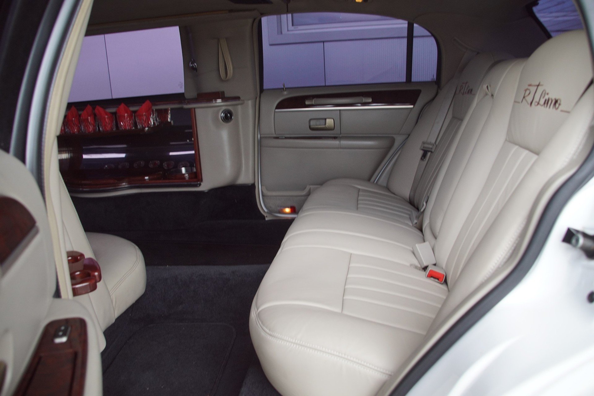 LINCOLN Town Car Stretchlimousine-image-4