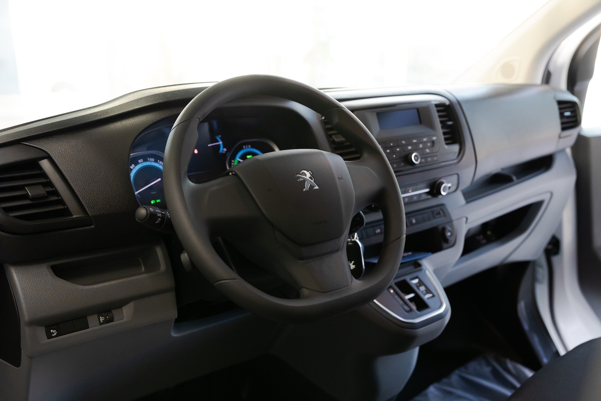 PEUGEOT E-Expert 75 KWh Standard-image-8
