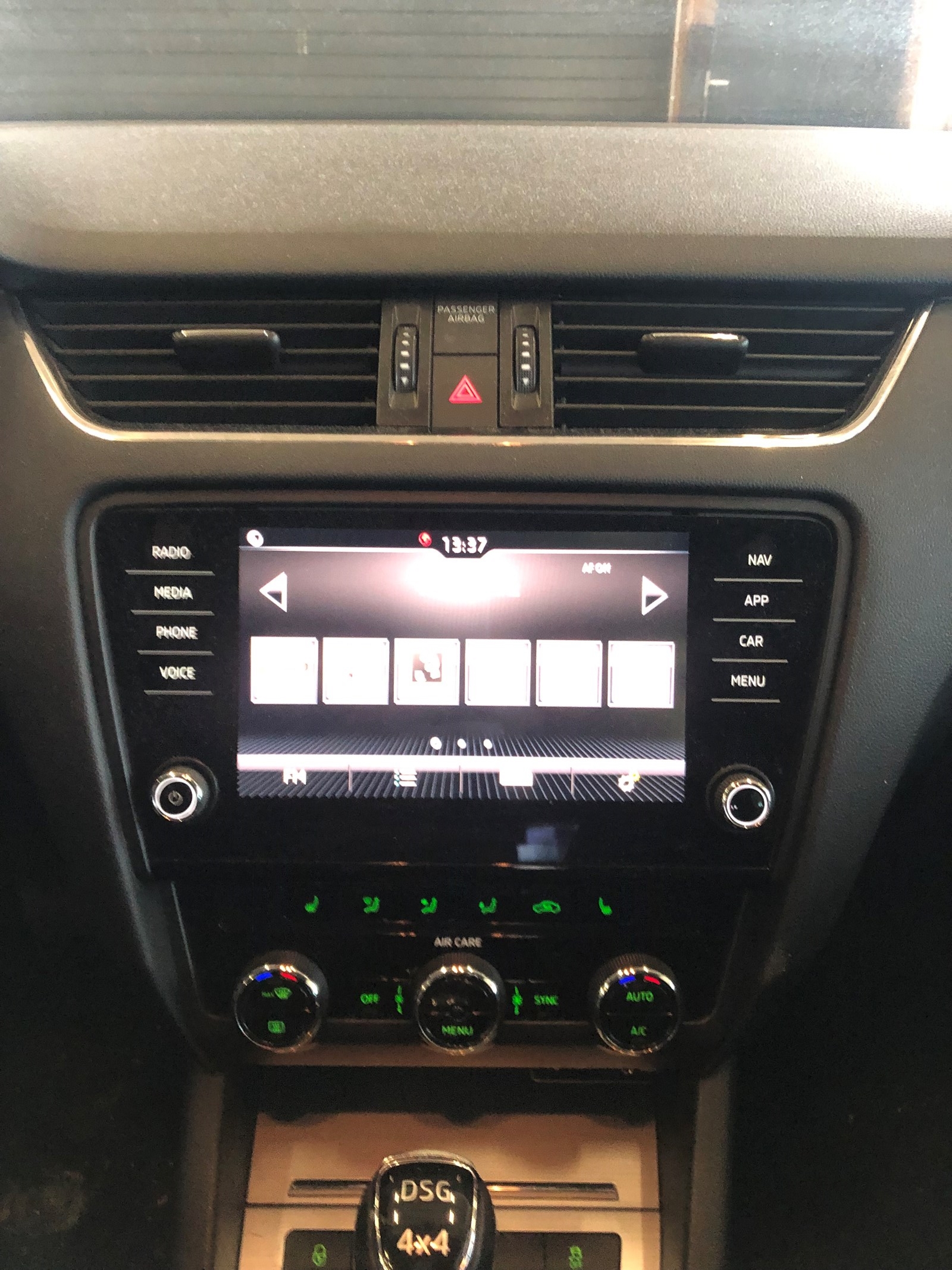 SKODA Octavia Combi 1.8 TSI Ambition 4x4 DSG-image-9