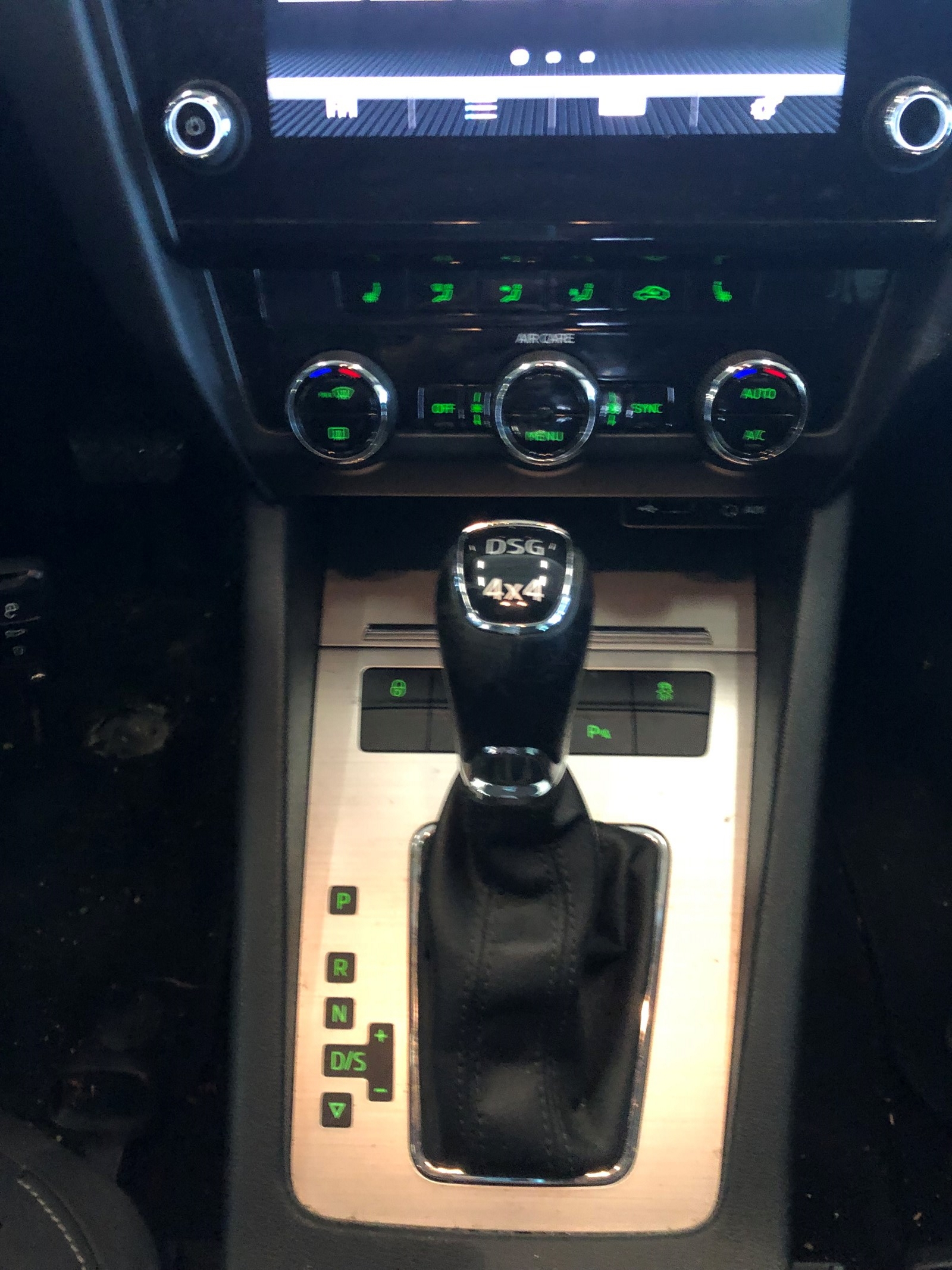 SKODA Octavia Combi 1.8 TSI Ambition 4x4 DSG-image-10