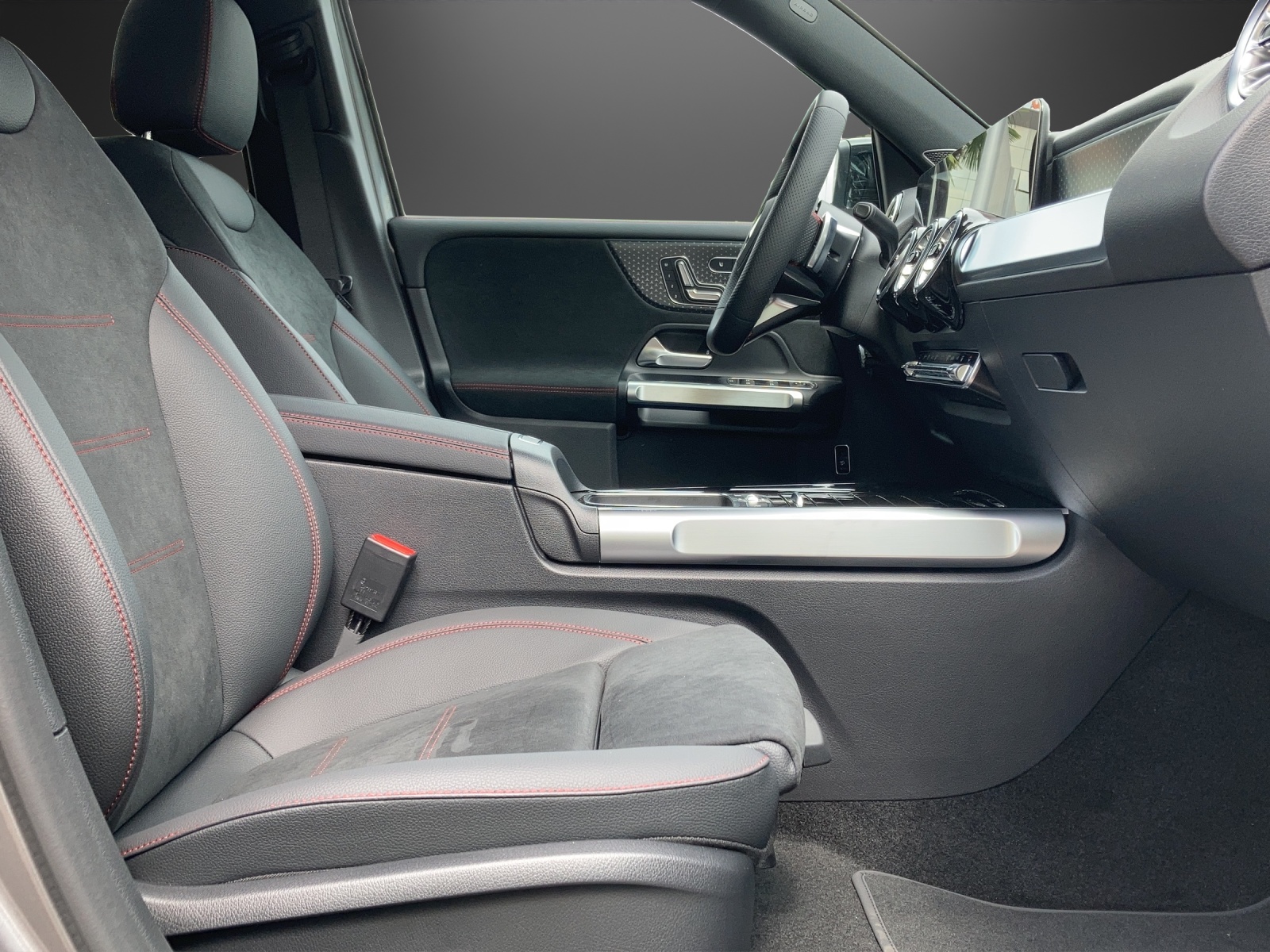 MERCEDES-BENZ EQB 300 AMG Line 4Matic-image-8
