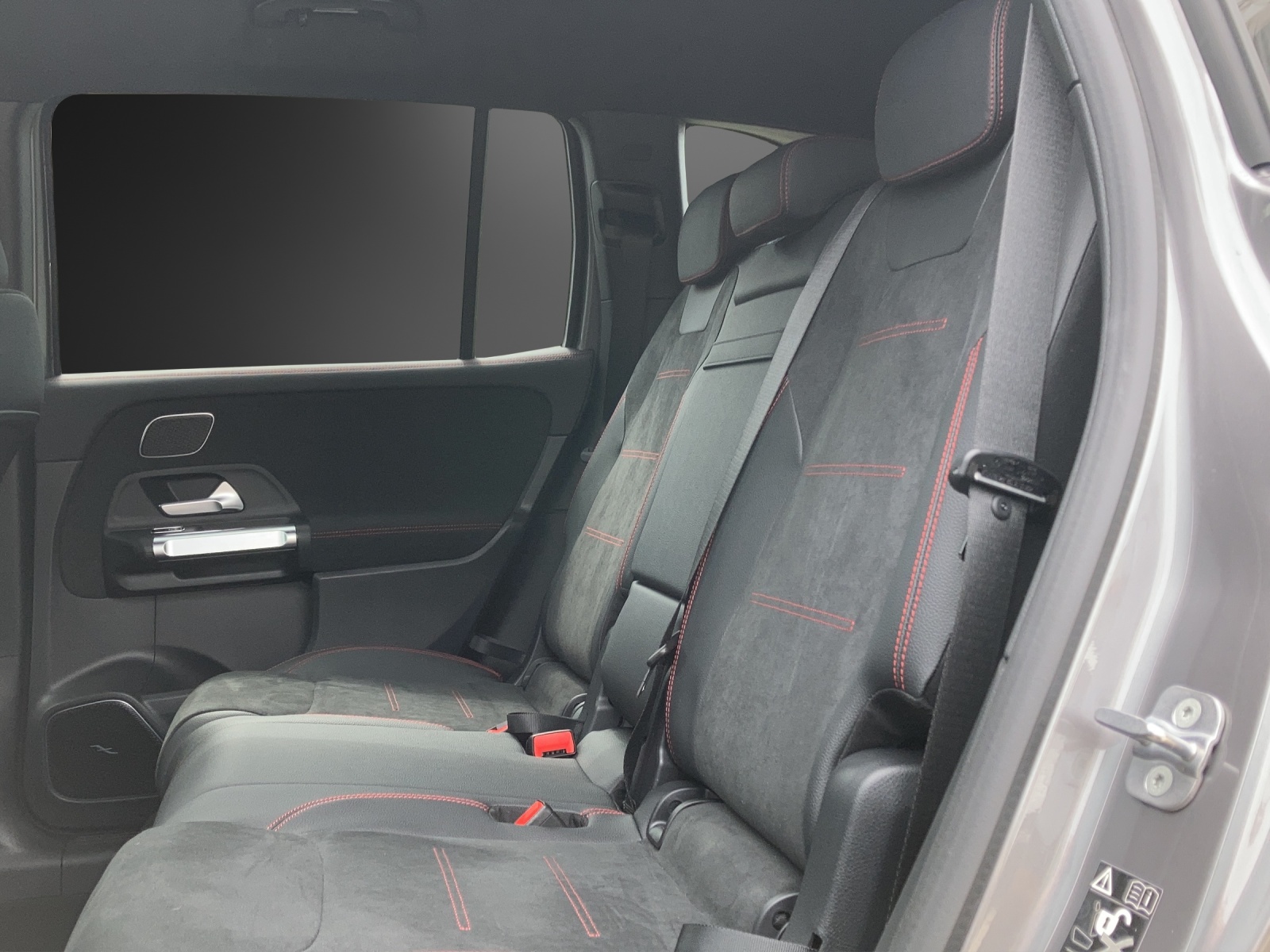 MERCEDES-BENZ EQB 300 AMG Line 4Matic-image-9