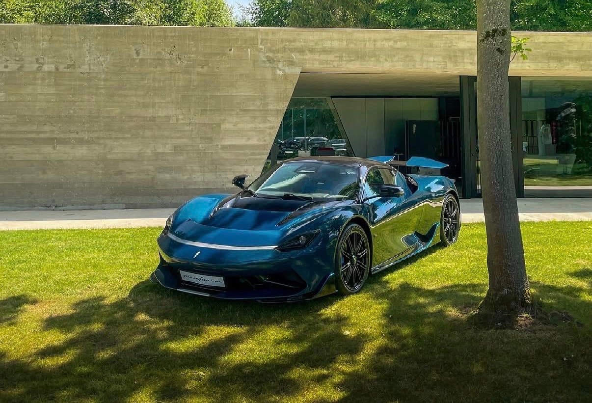 PININFARINA Battista Blu Carbon