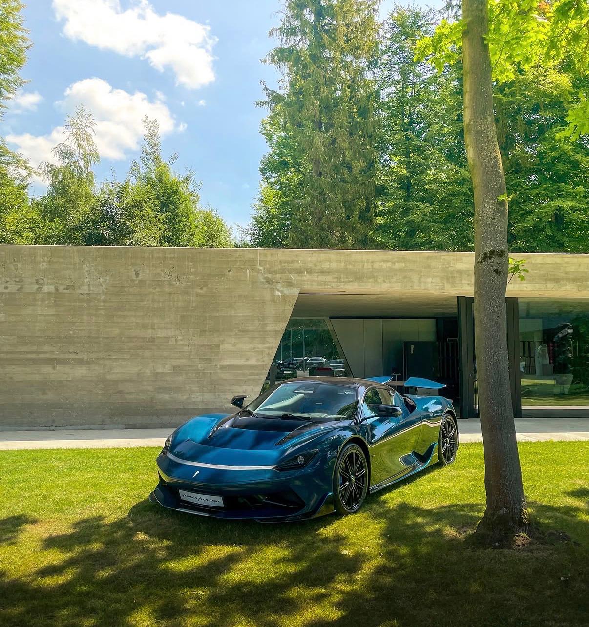 PININFARINA Battista Blu Carbon
