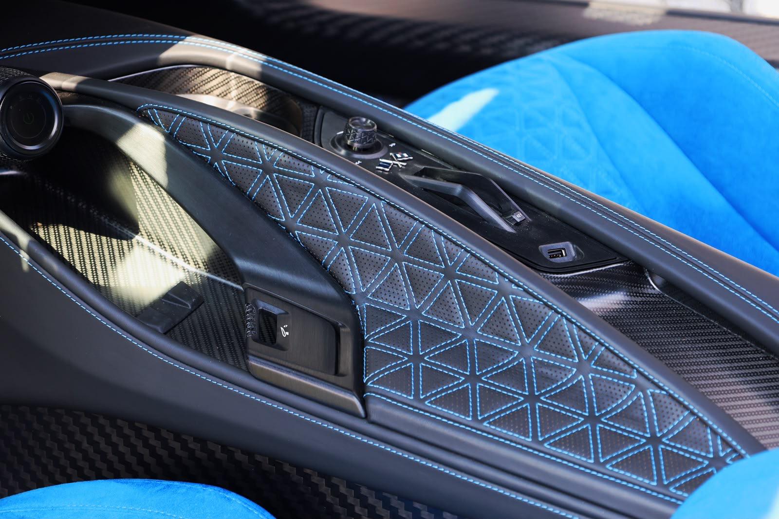 PININFARINA Battista Blu Carbon-image-4
