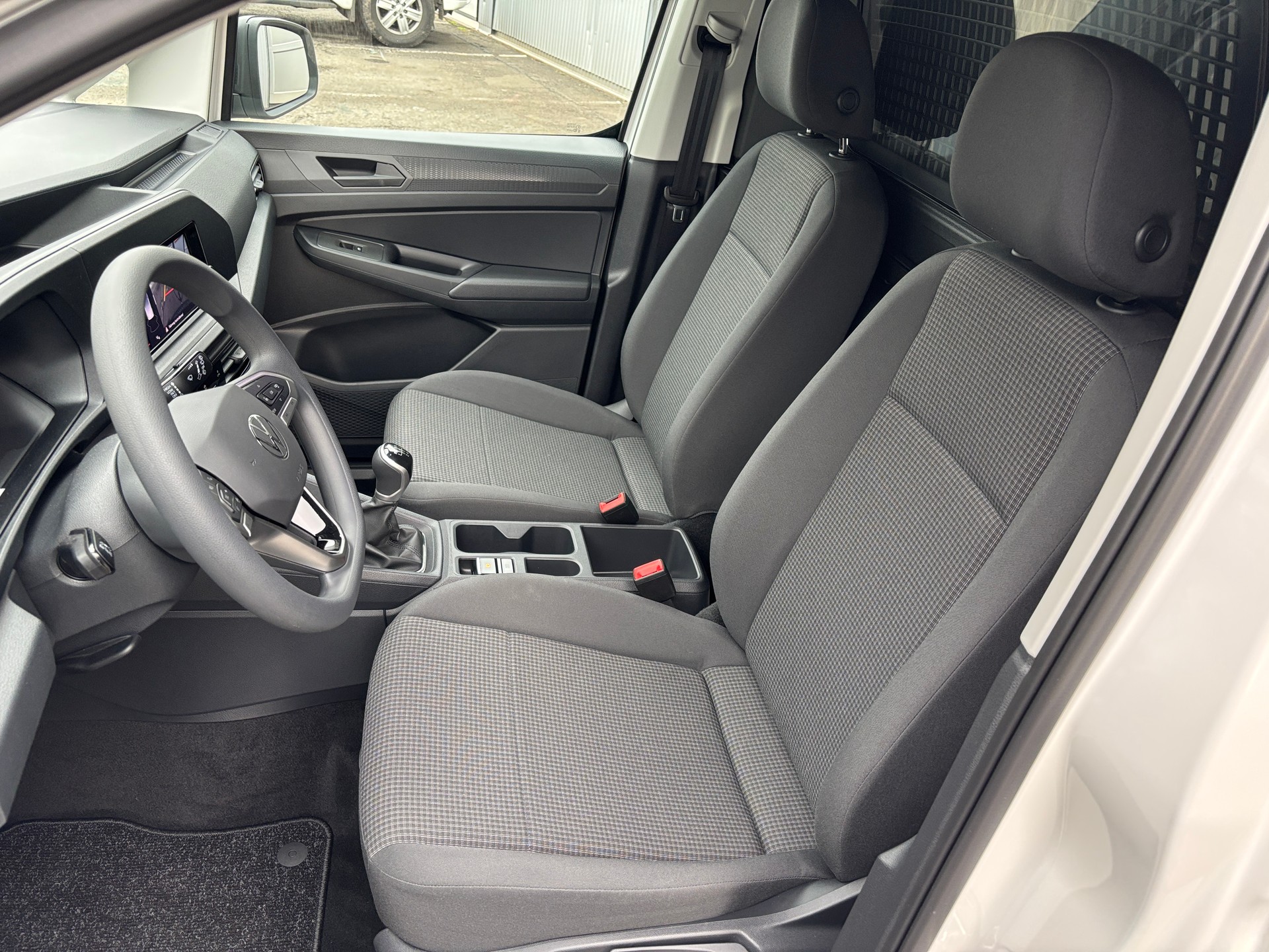 VW Caddy Maxi 2.0 TDI Cargo 4x4-image-8