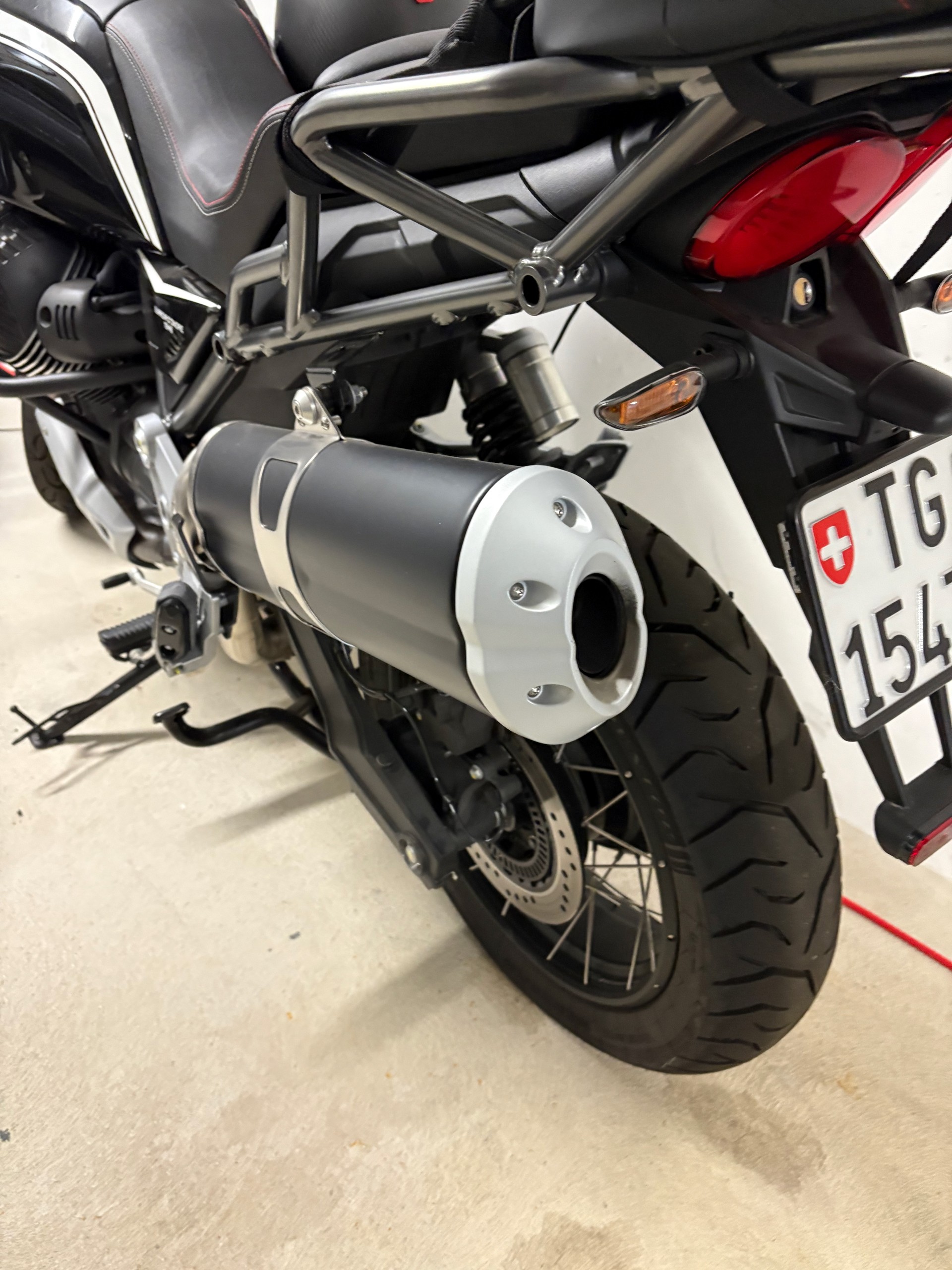 MOTO GUZZI V85 TT Guardia d'Onore-image-4