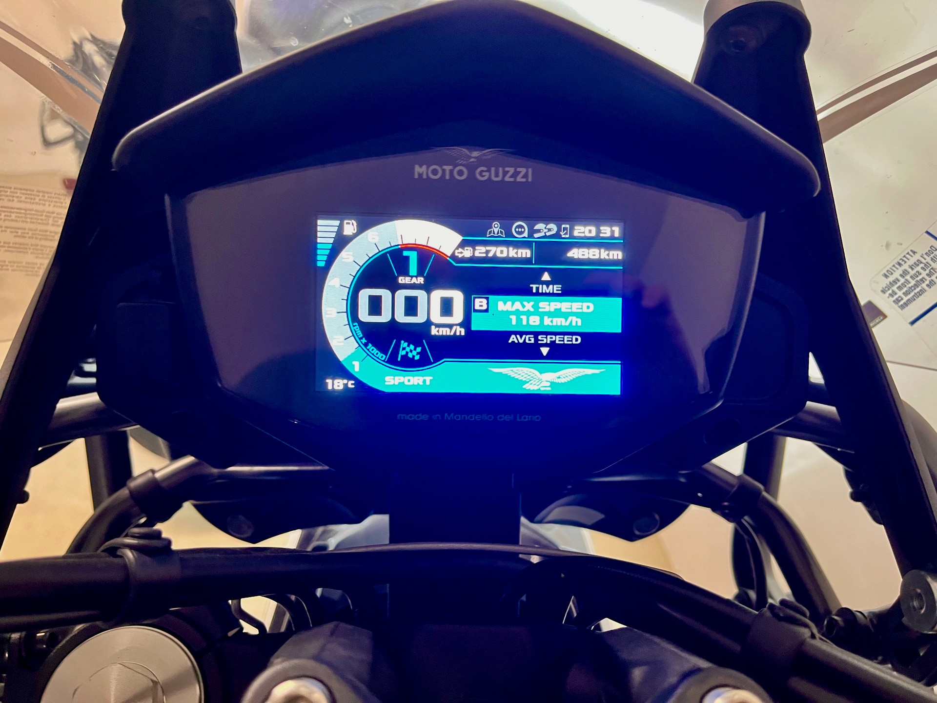 MOTO GUZZI V85 TT Guardia d'Onore-image-5