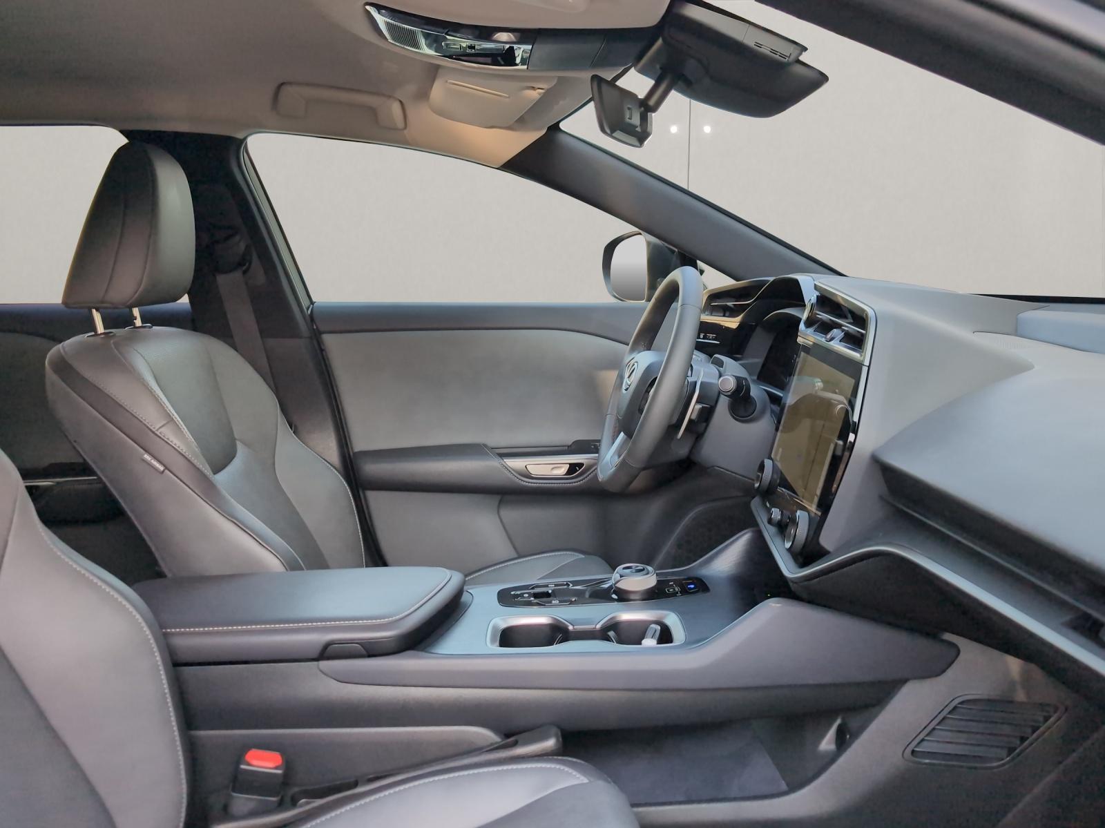 LEXUS RZ 450e Comfort-image-16