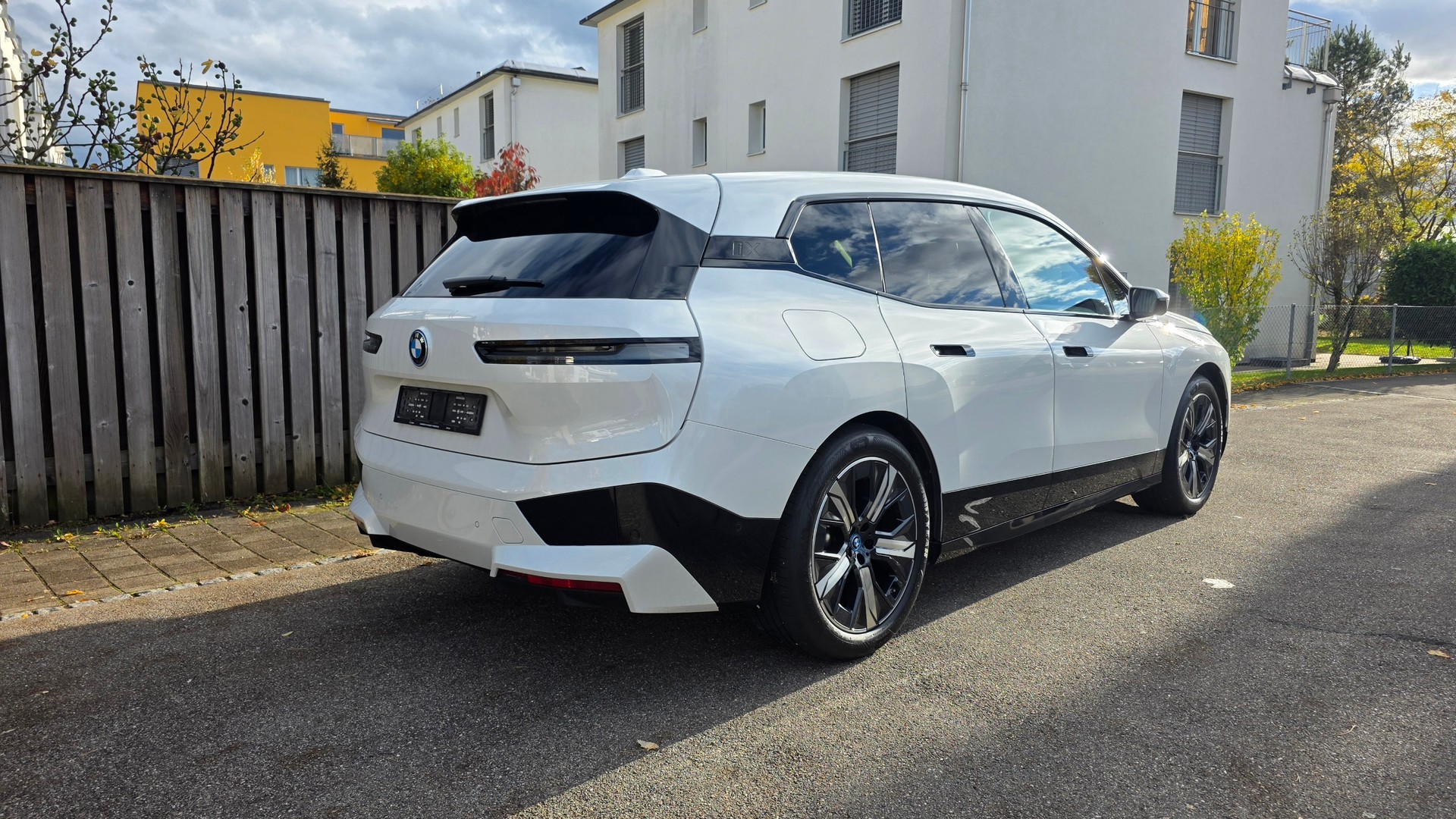 BMW iX xDrive50-image-1