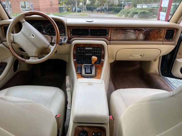 DAIMLER 6.0 Double Six-image-5
