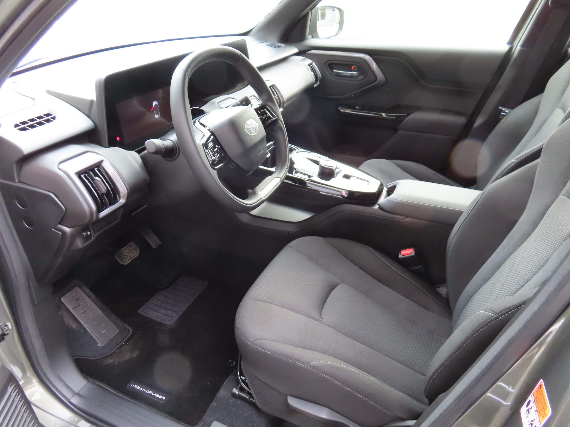 TOYOTA Urban Cruiser 61 kWh Trend AWD-image-5