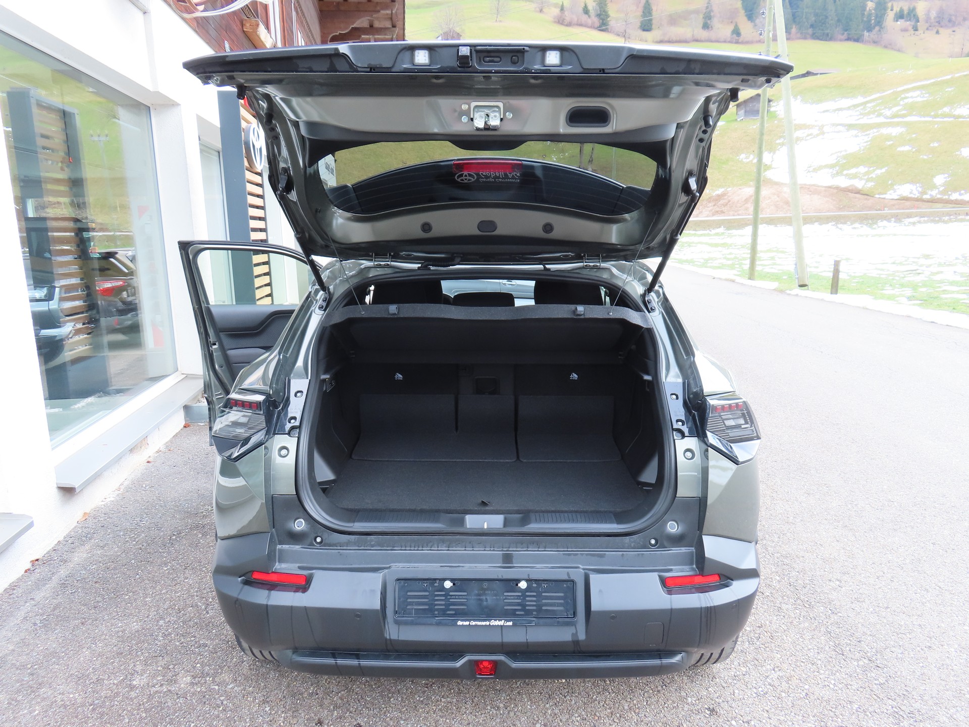 TOYOTA Urban Cruiser 61 kWh Trend AWD-image-7