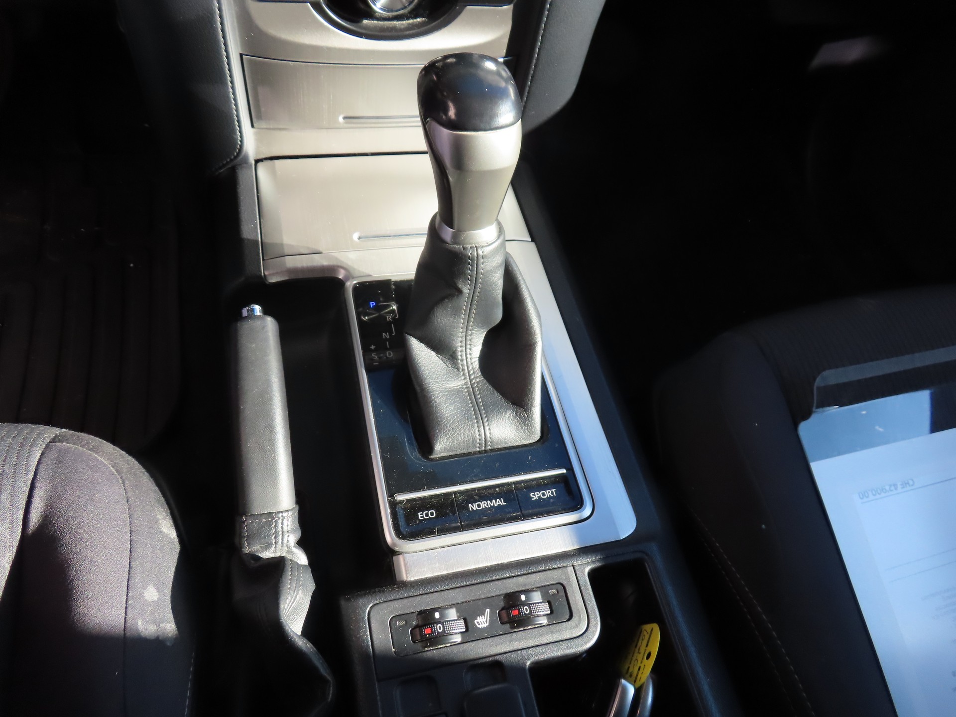 TOYOTA Urban Cruiser 61 kWh Trend AWD-image-14