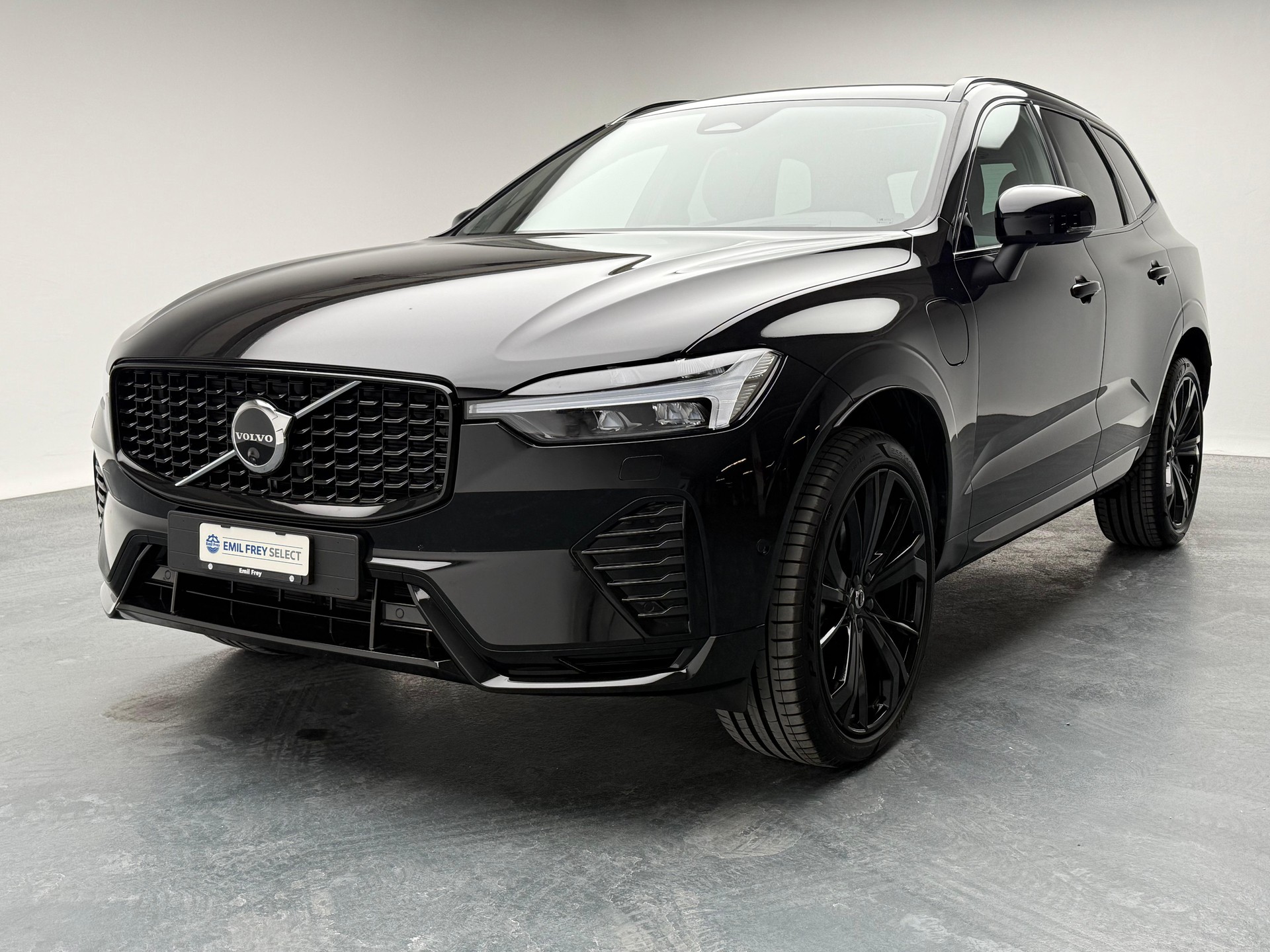 VOLVO XC60 2.0 T8 TE XCENTRIC Black Edition eAWD-showroom-element-1
