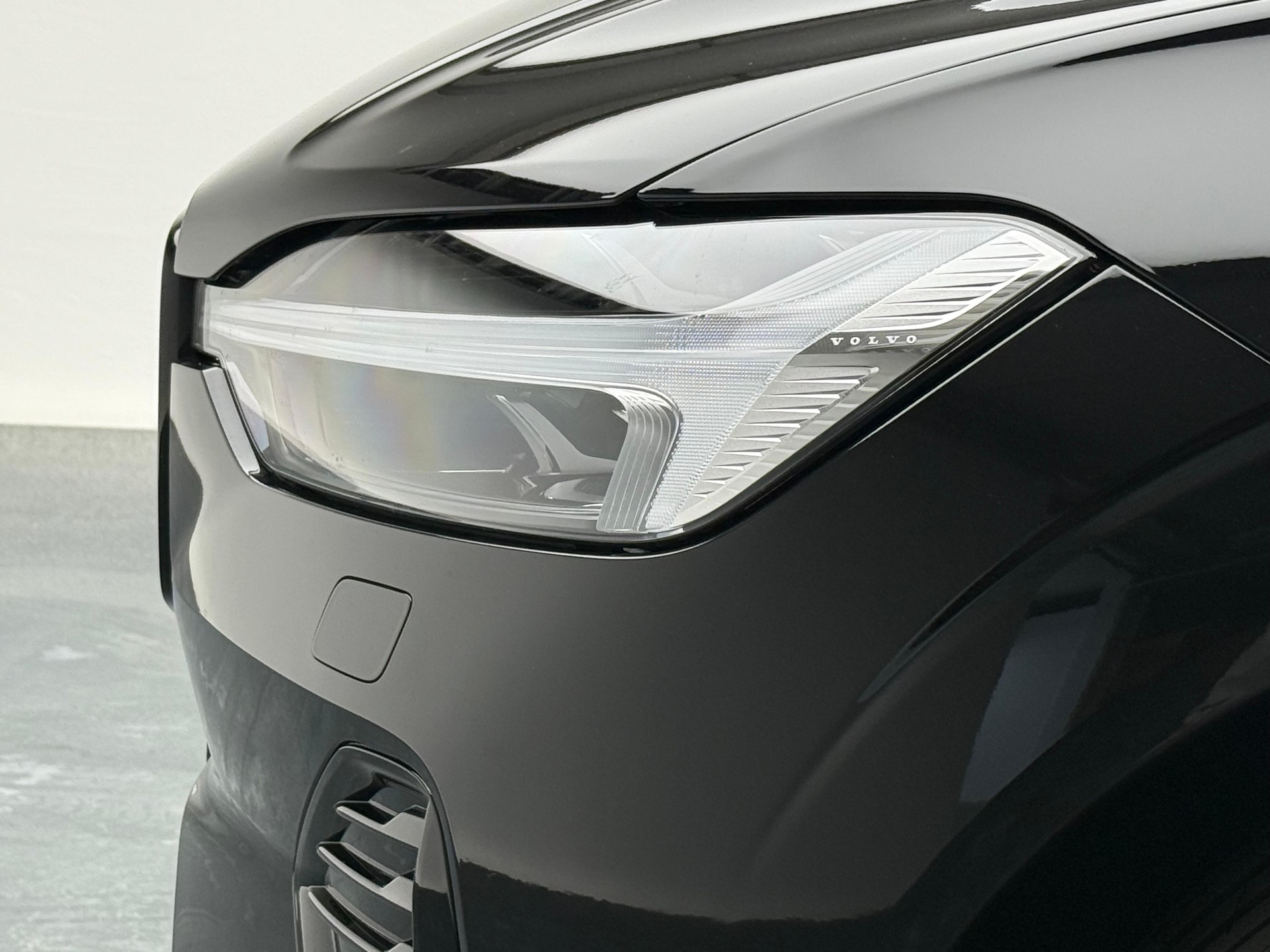 VOLVO XC60 2.0 T8 TE XCENTRIC Black Edition eAWD-showroom-element-3