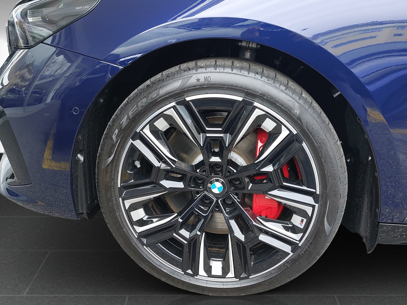 BMW i5 M60 Touring M Sport Pro-image-8