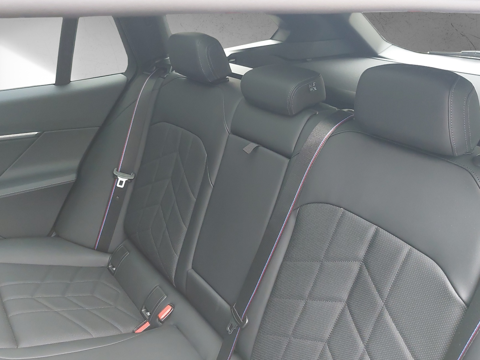BMW i5 M60 Touring M Sport Pro-image-16