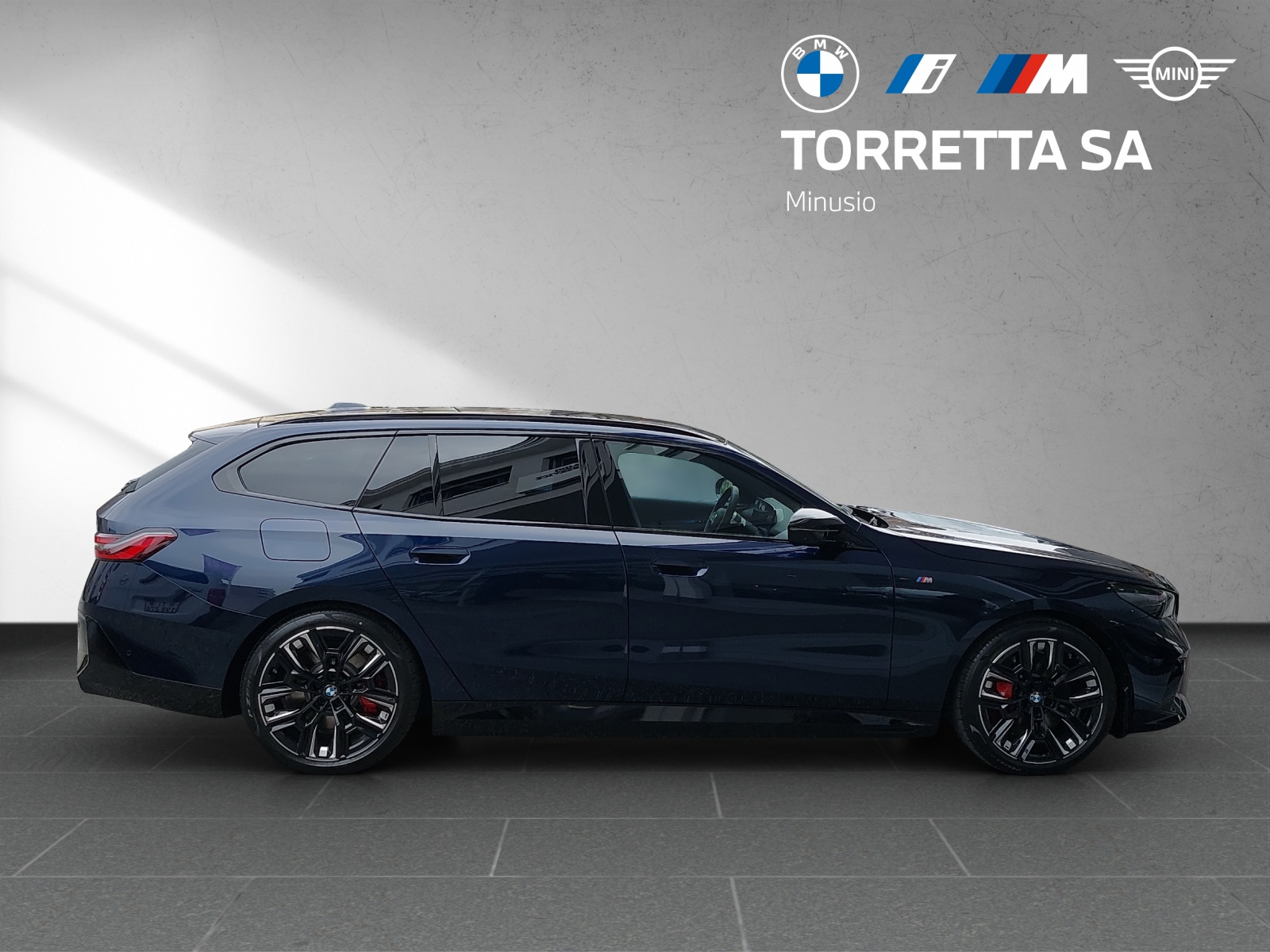 BMW i5 M60 Touring M Sport Pro-image-5